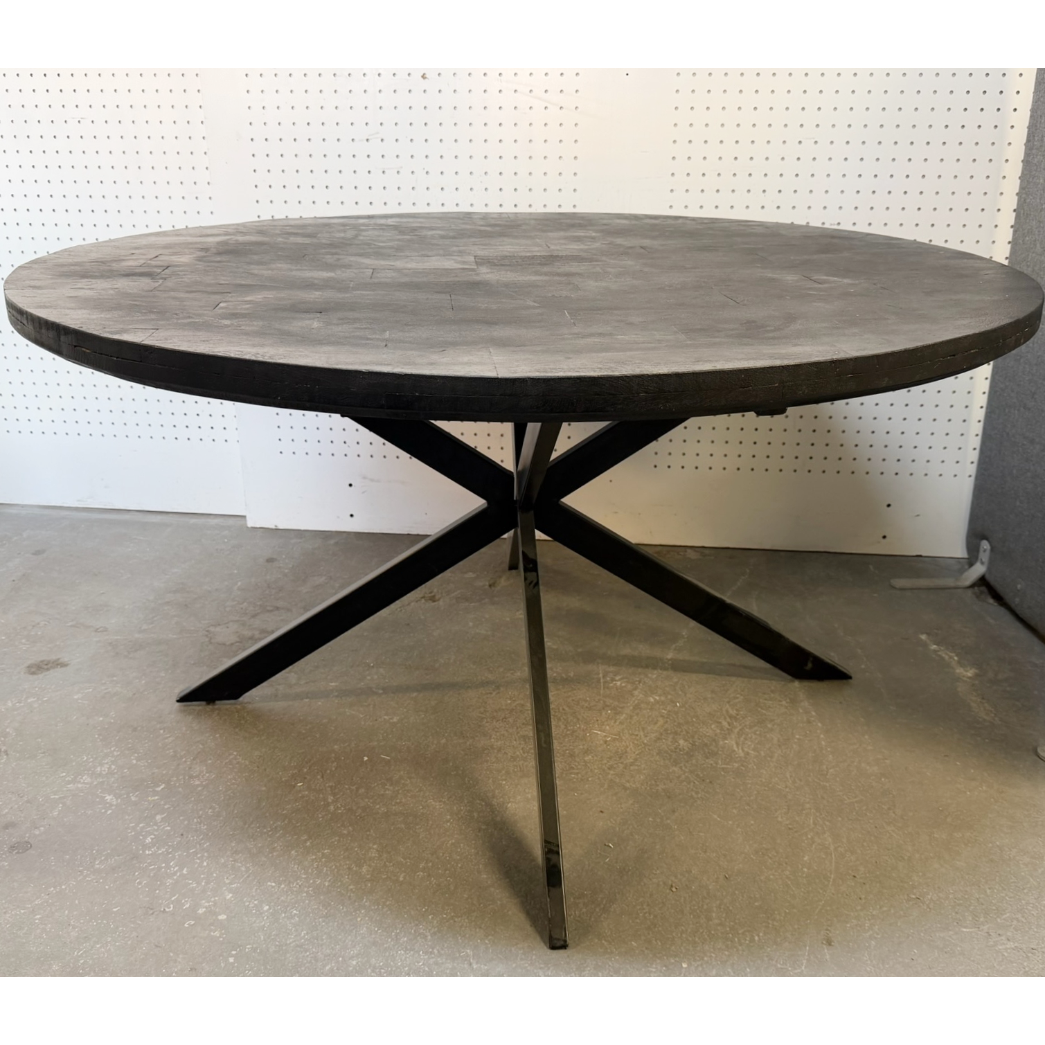 Light & Living hringborð, Ø140xH76sm.