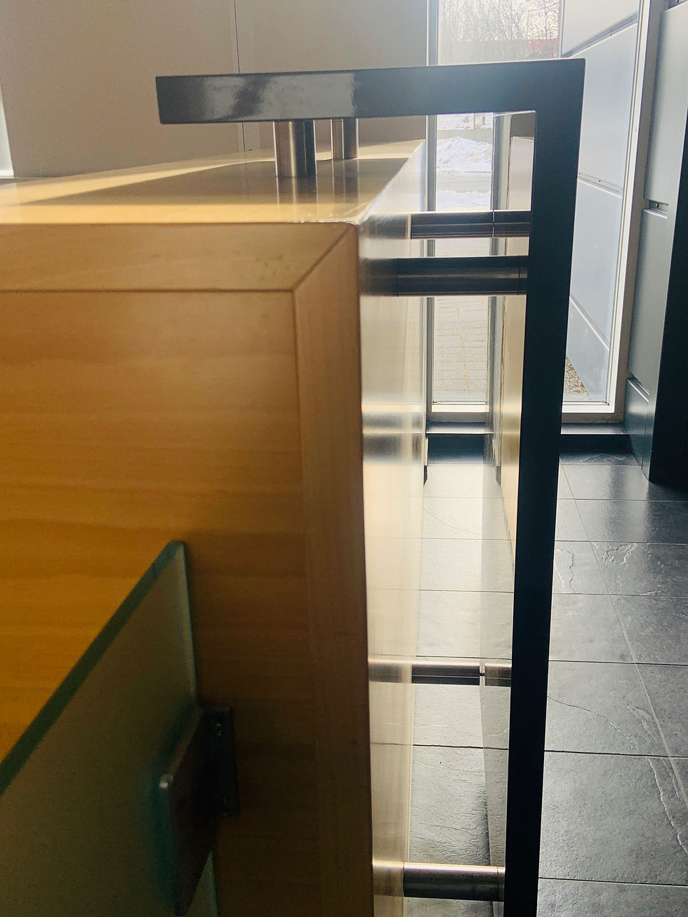 Thumbnail: Selt - Móttökuborð m. aðgangshlið