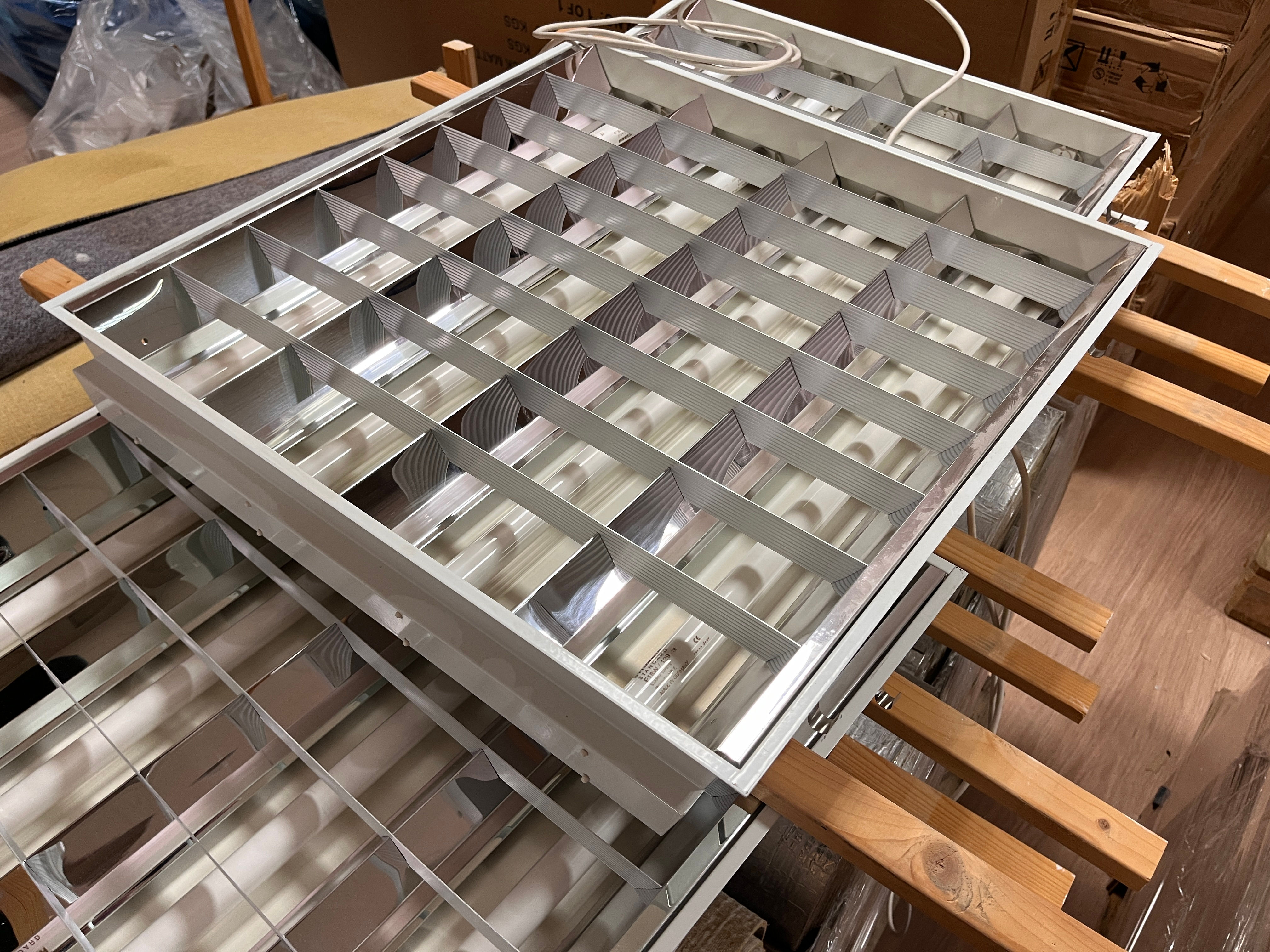 SELT / SOLD Kerfisloftalampar, 60 x 60 sm.