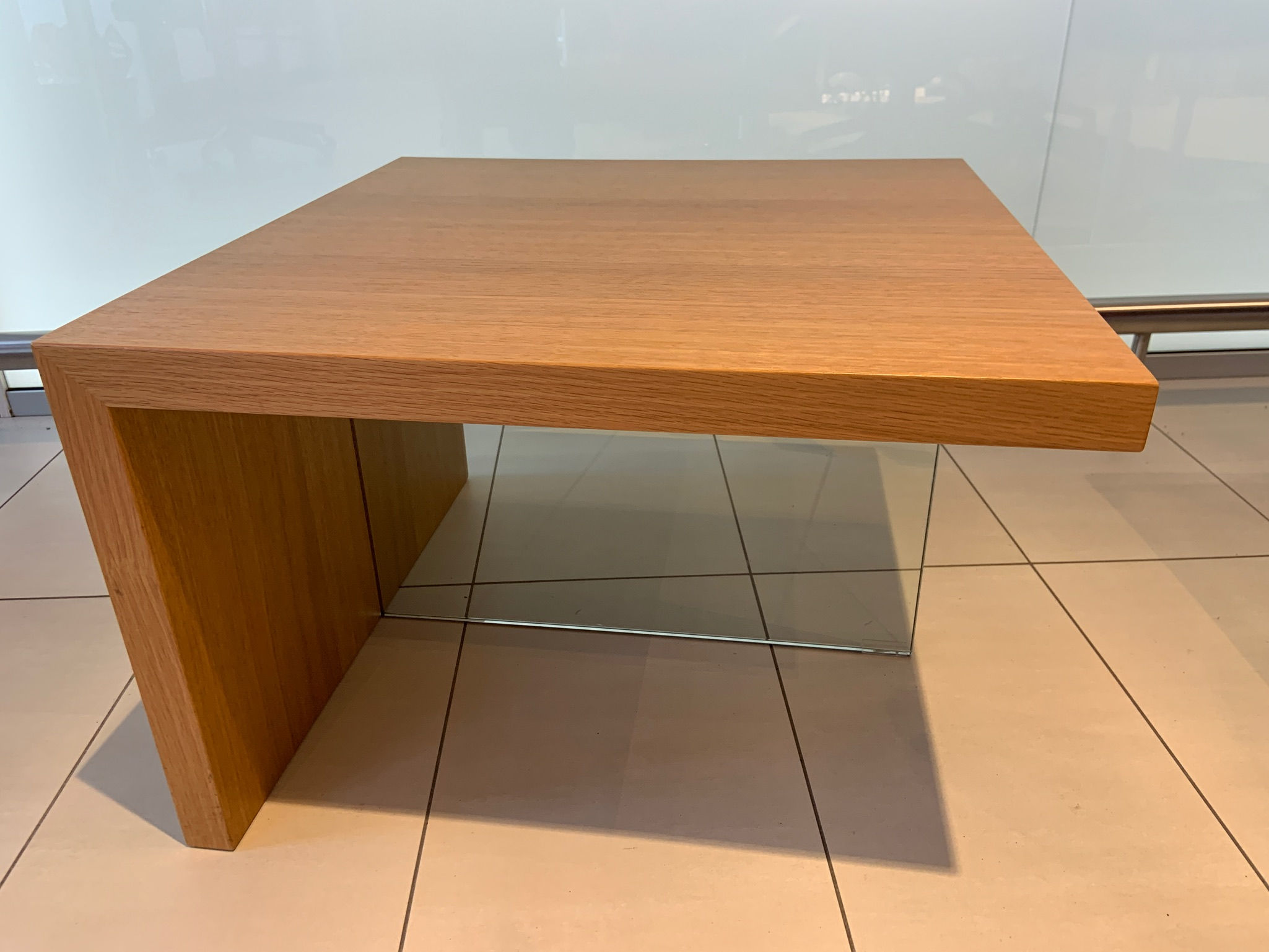 SELT / SOLD - Eikarborð frá Syrusson hönnunarhús