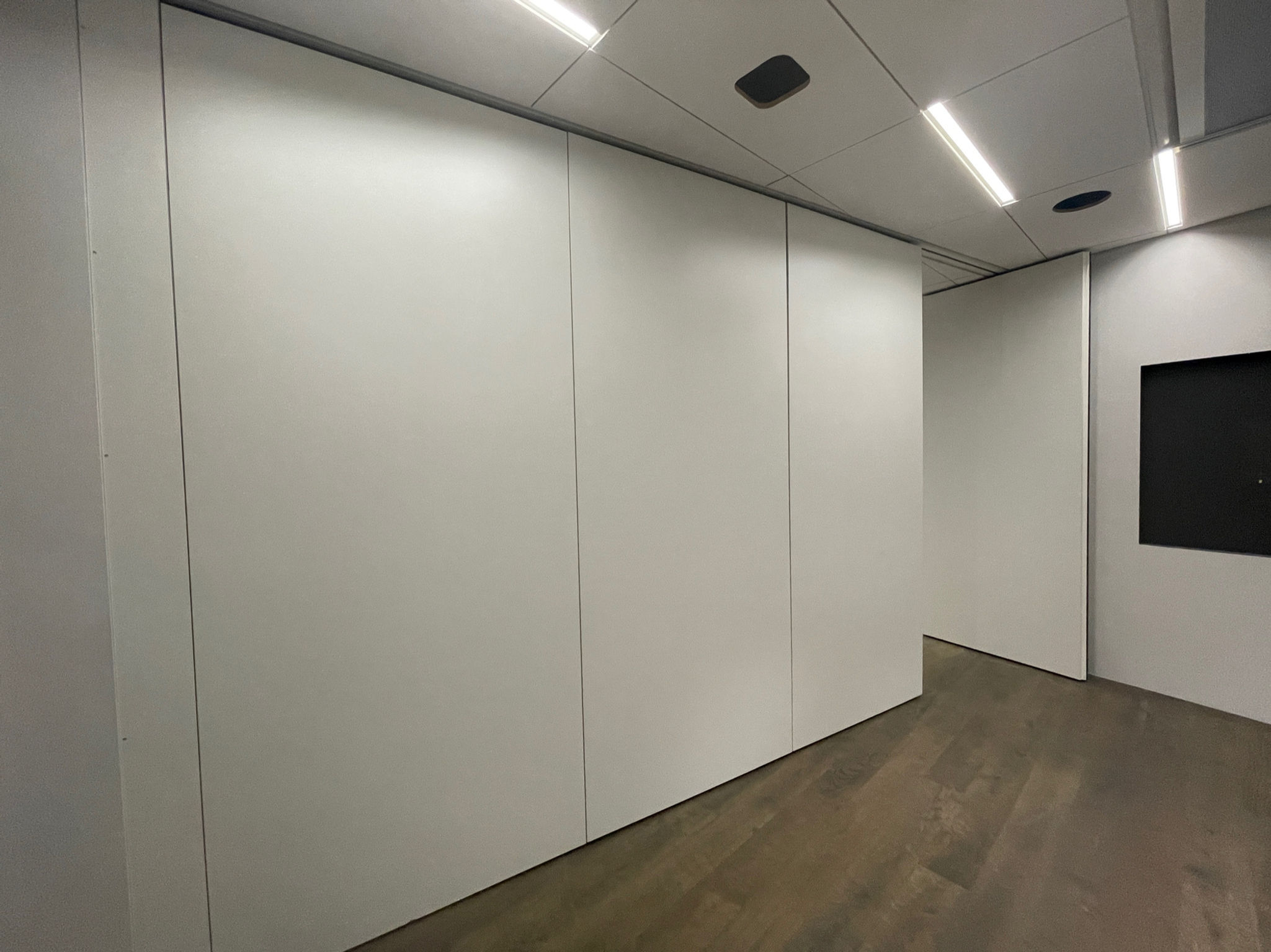 Hljóðeinangrandi flekar/felliveggur H277.5 x L380 sm