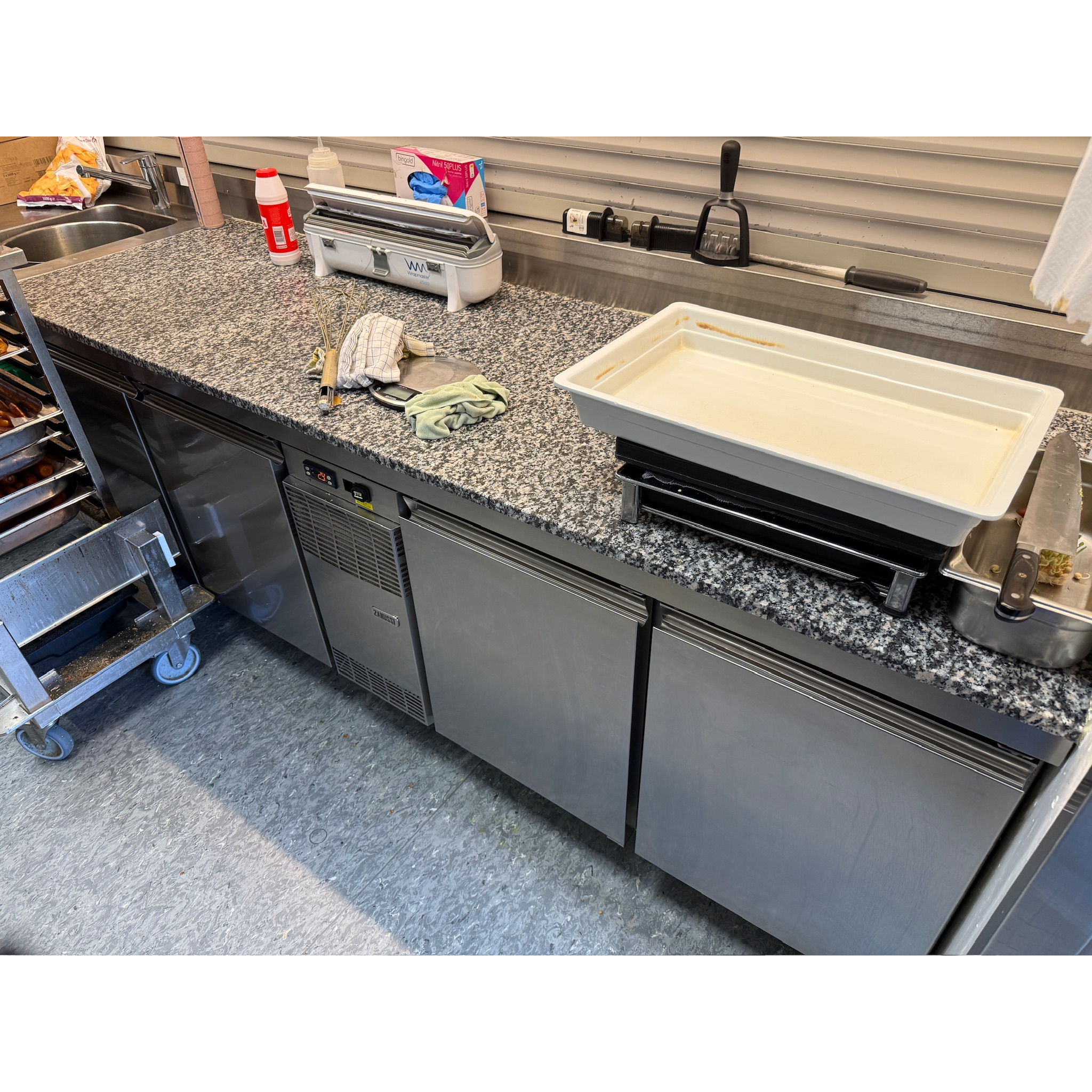 SELT / SOLD Zanussi granít preppborð frá ProGastro, B225sm.