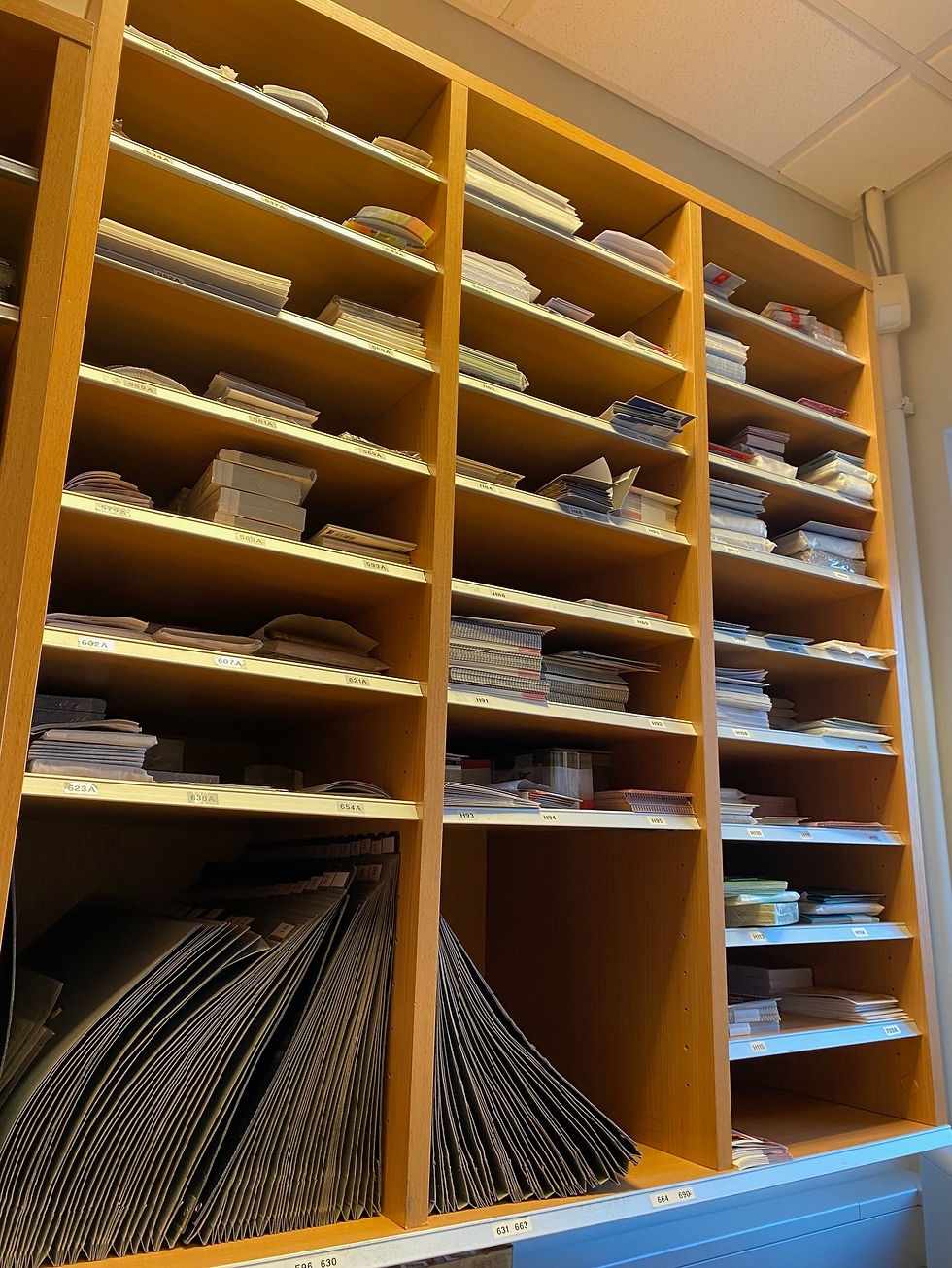 Thumbnail: SELT / SOLD Smáhólfaskápar 30-50 hólf frá AJ vörulistanum