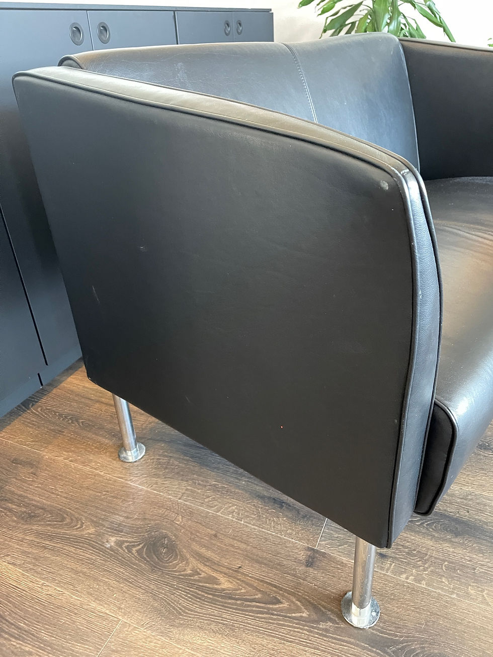 Thumbnail: Wemal Tildra leðursófi frá Epal