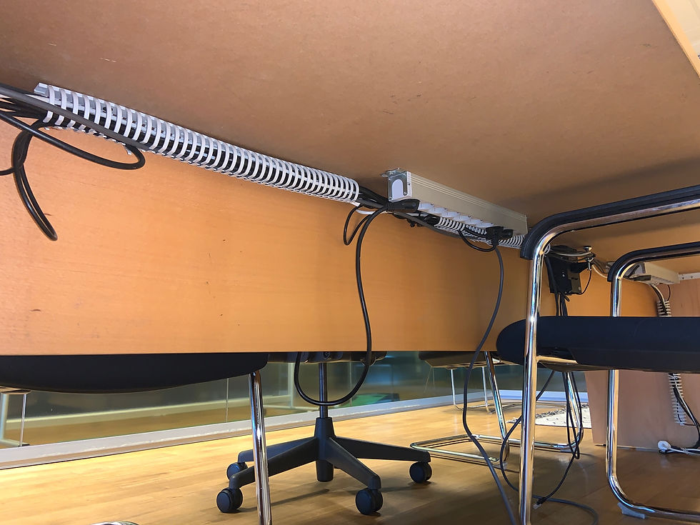 Thumbnail: Endurnýtt/selt-fundarborð - 12 til 14 manna