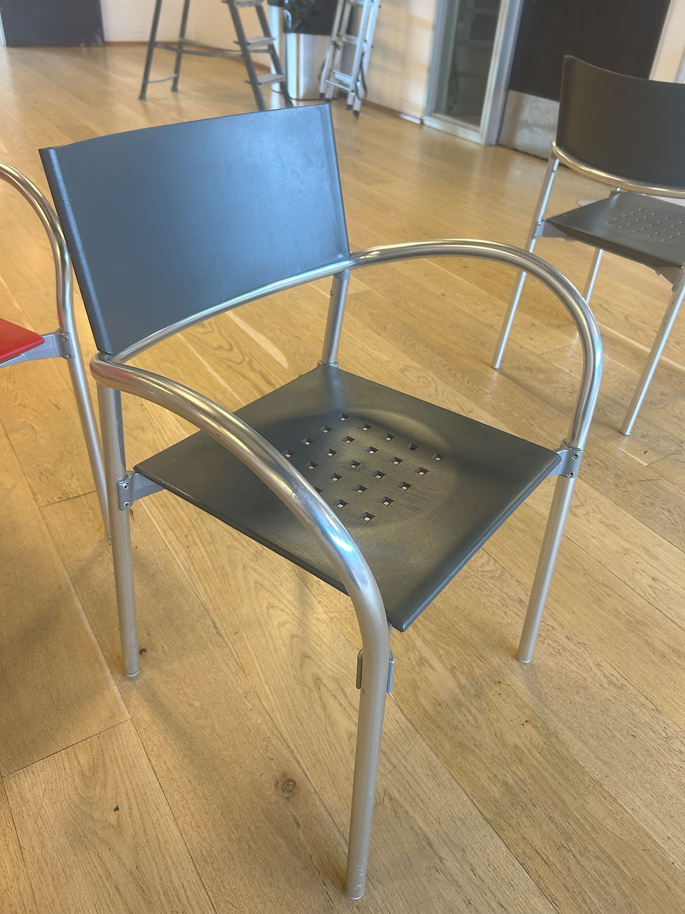 SELT / SOLD Vandaðir sterkbyggðir stólar, eldhússtólar, mötuneytisstólar