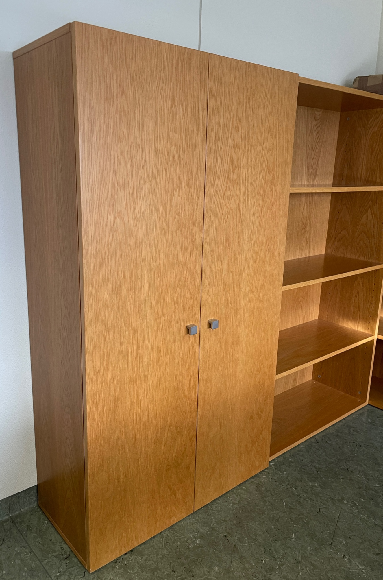 SELT / SOLD Skápar - bókaskápar eik H143 x B80 x D31 sm.