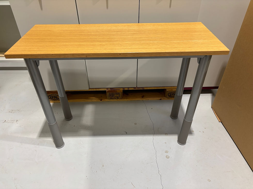 SELT / SOLD Kinnarps skrifborð / skólaborð, B100xD40 sm.