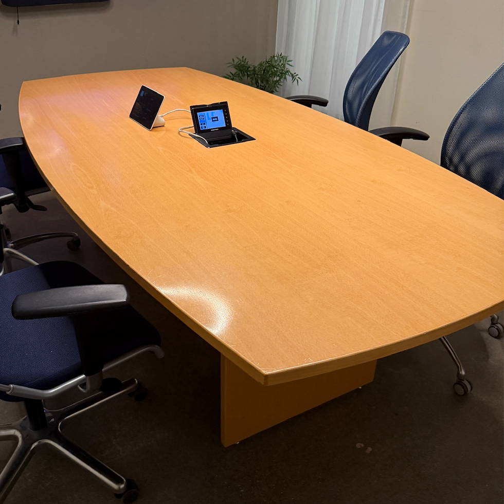 Thumbnail: Fundarborð með Crestron búnaði, L240xB120sm.