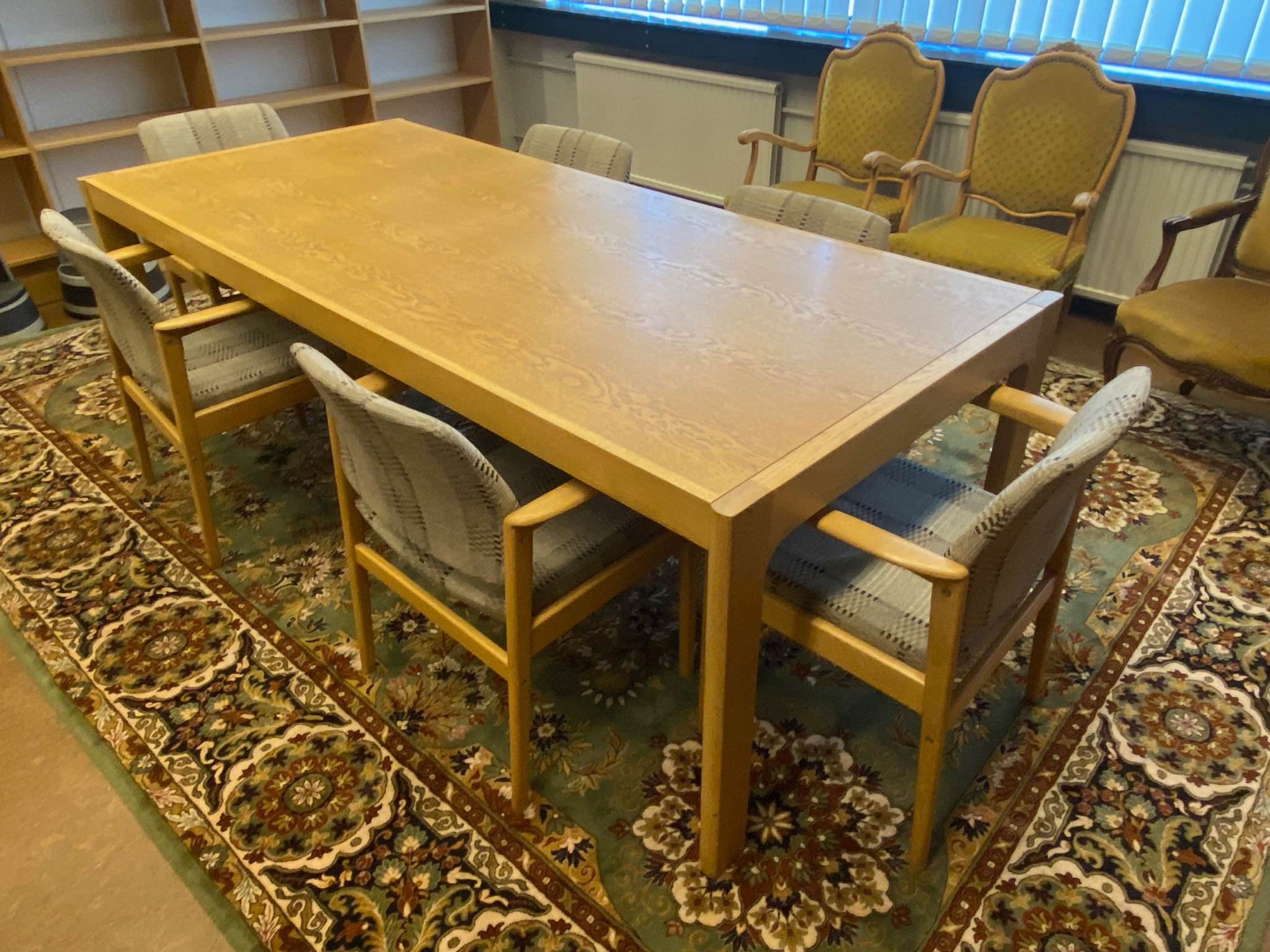 SELT / SOLD fundarborð / Eldhúsborð, 4 til 6 manna, B226 x D100 x H76 sm.