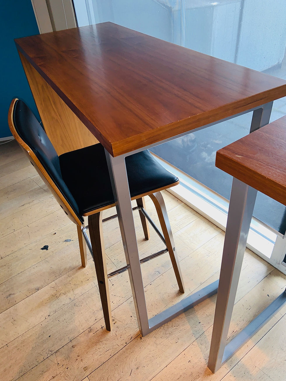 Thumbnail: Selt - Vandað borð og barstólar frá Syrusson