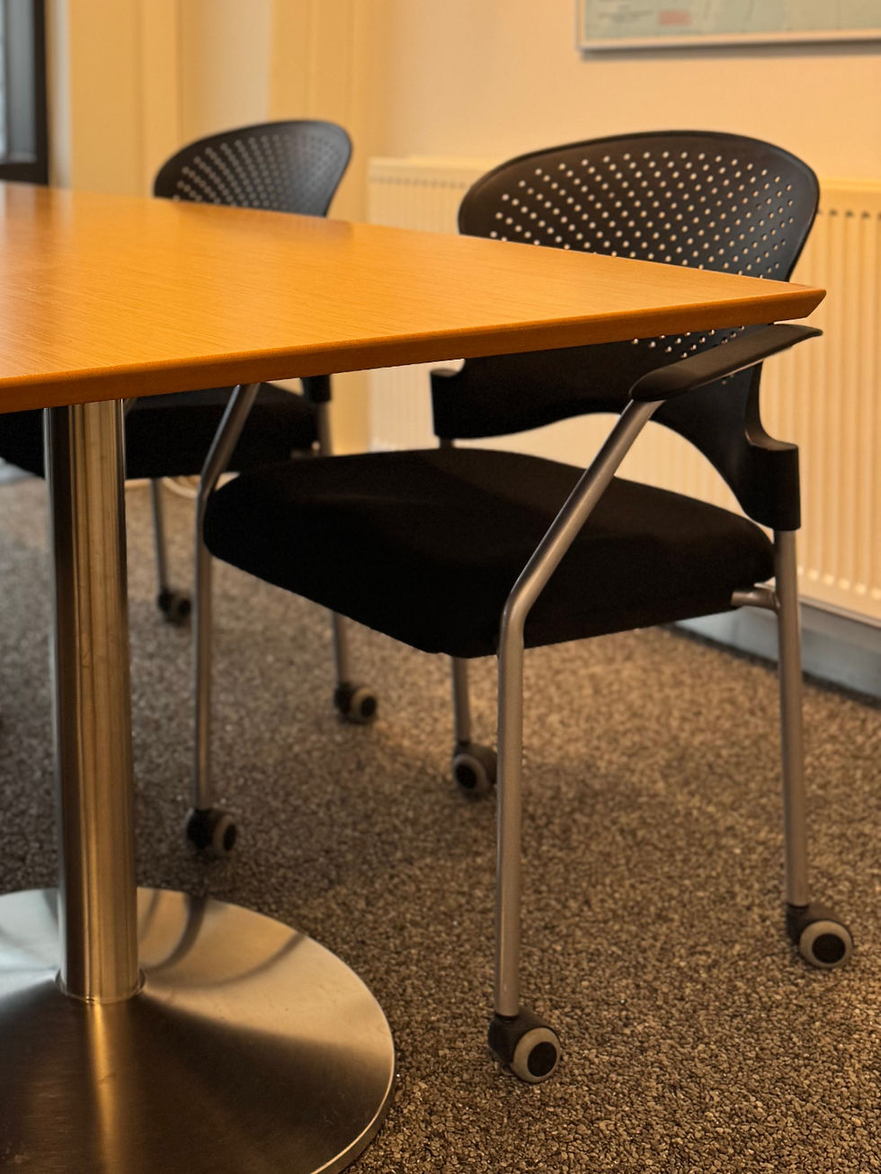 Thumbnail: SELT / SOLD Skrifstofustólar - fundarstólar á hjólum