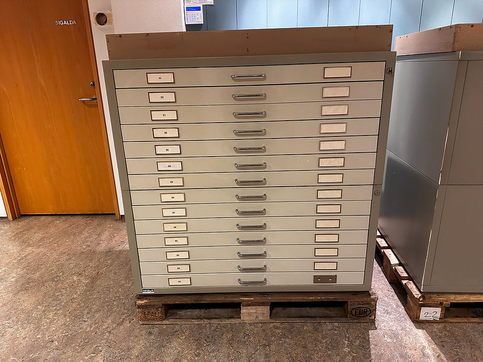 SELT / SOLD Teikningaskápur, 14 skúffur, B116 x D76 x H112 sm.