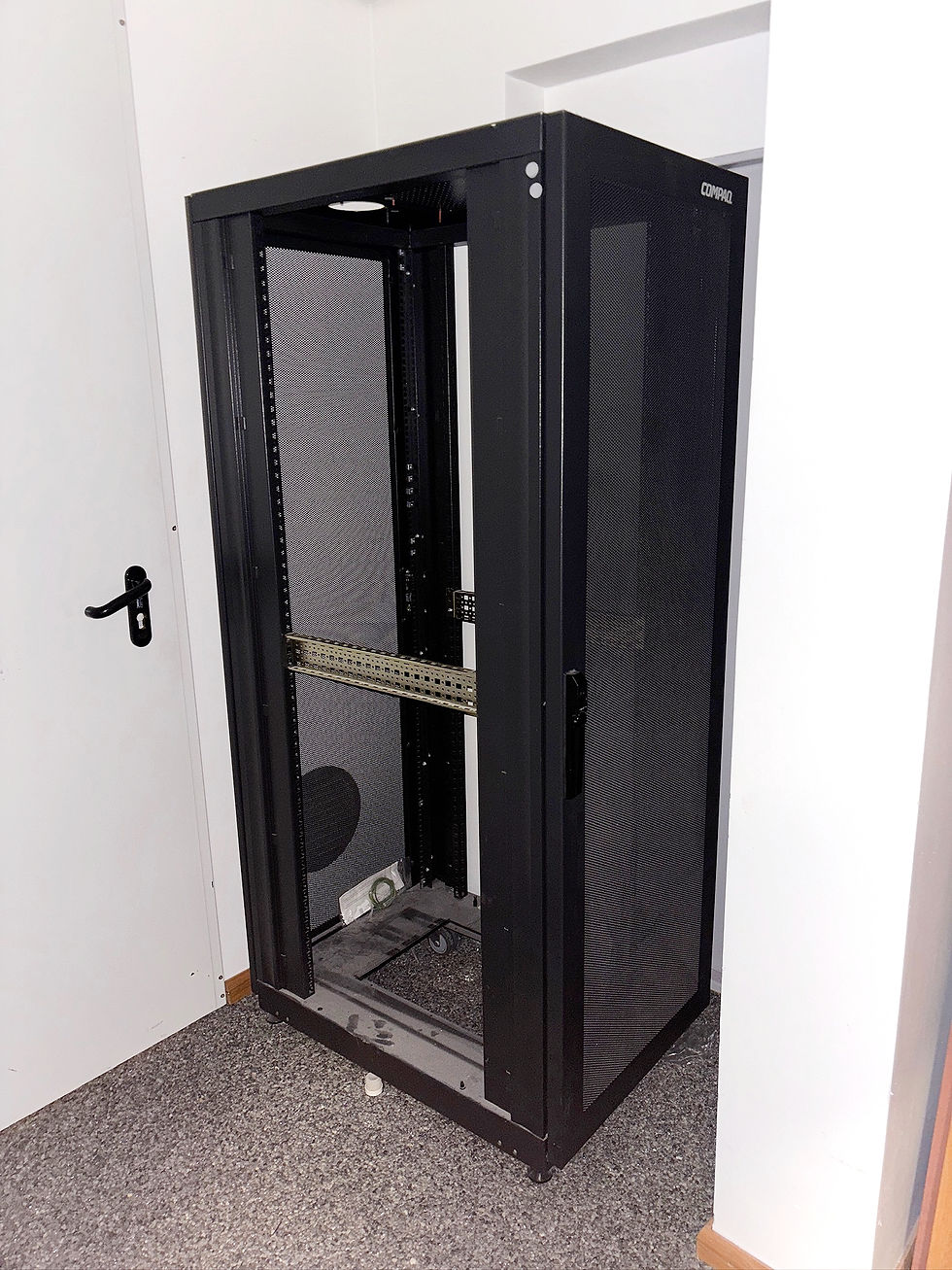 Compaq tölvuskápur, 19'' rekki, 38u