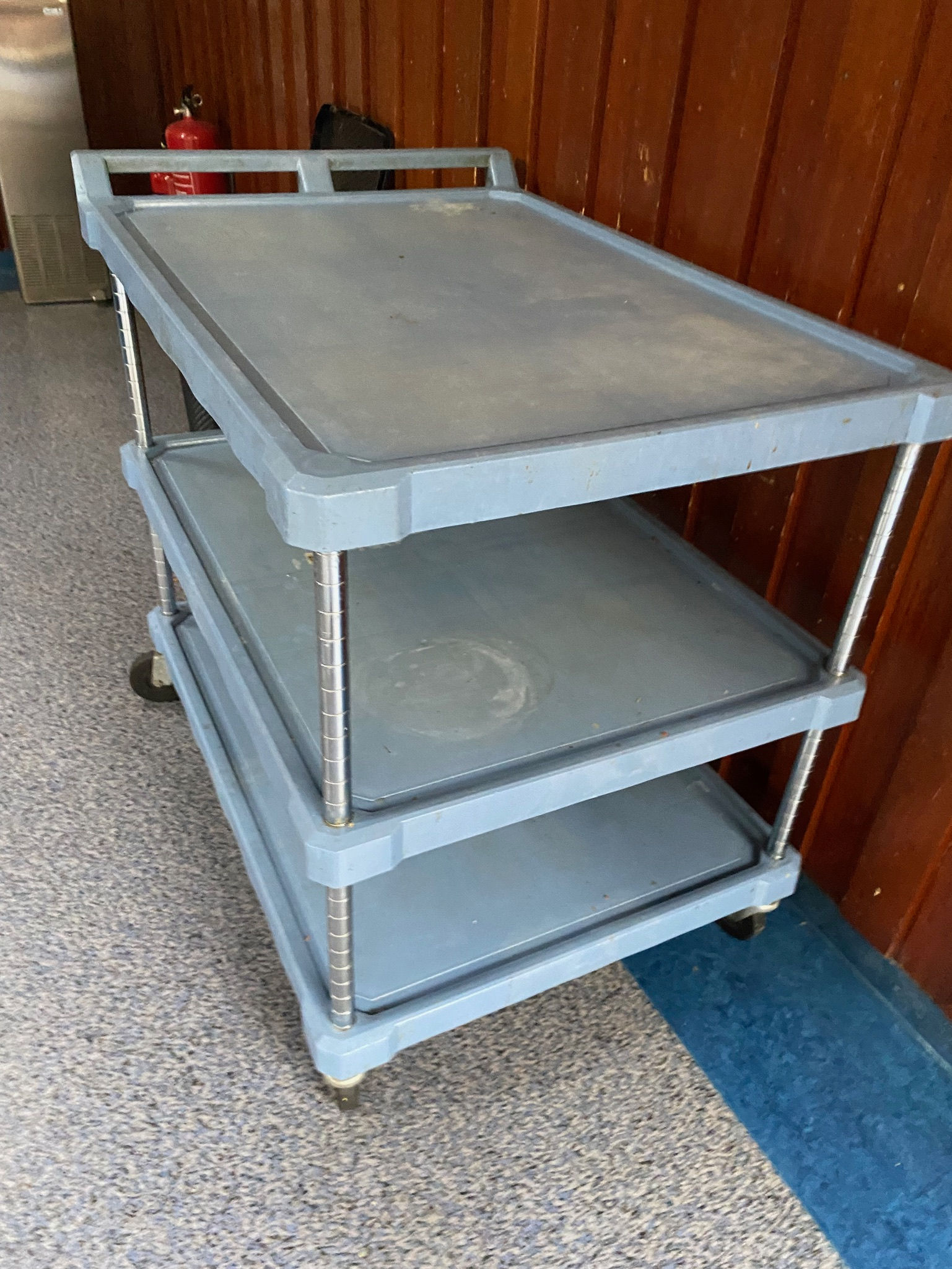 SELT / SOLD Eldhús/vinnuborð á hjólum - B100 x D67 sm.