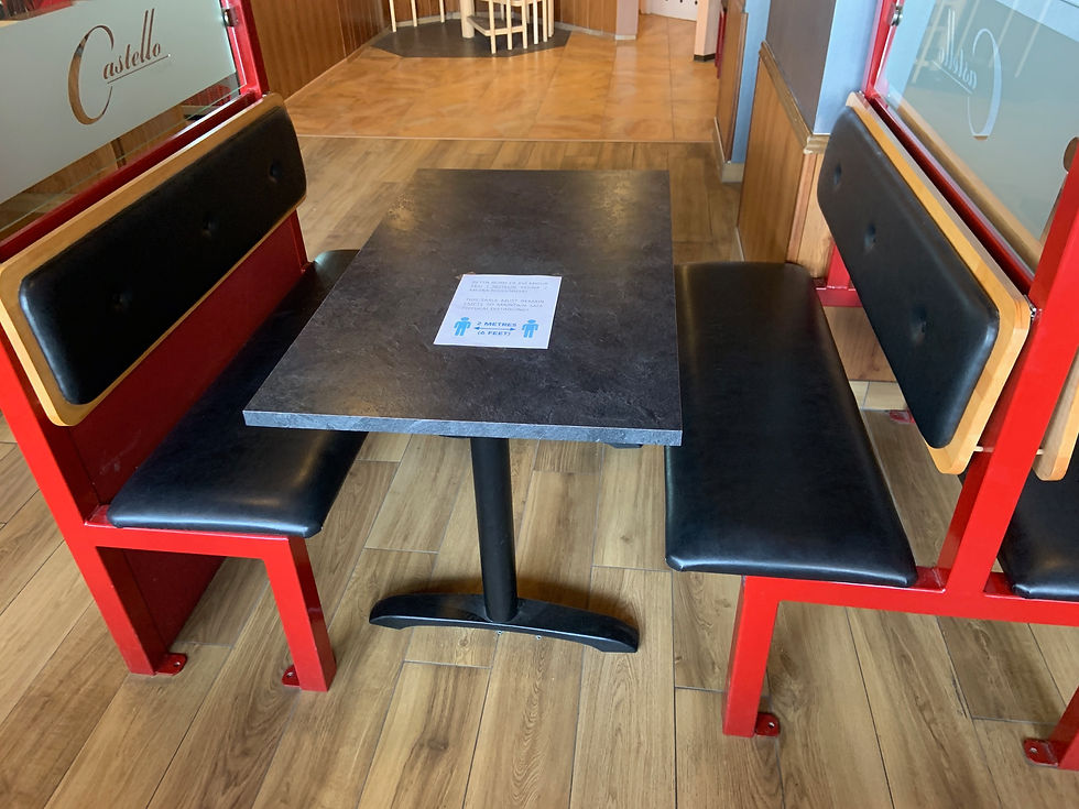 Thumbnail: Selt/endurnýtt-Bekkir & borð fyrir veitingastað