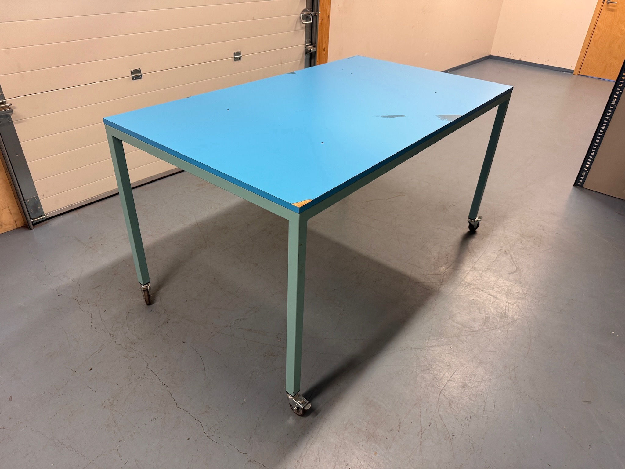 SELT / SOLD Vinnuborð á hjólum, B170x D100 sm.