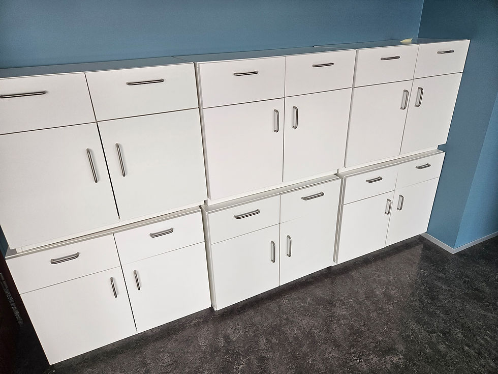 Thumbnail: SELT / SOLD skápar frá AXIS alls um 30 stk. hvítir