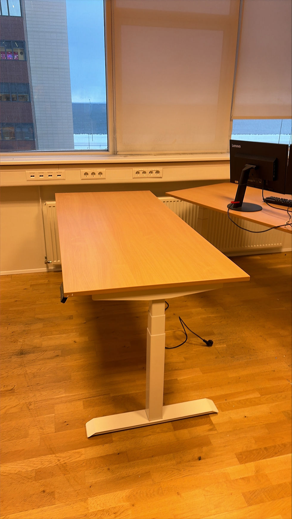 Thumbnail: SELT / SOLD Stand-Up rafmagnsborð frá Pennanum, B180xD80sm. (2 stk.)