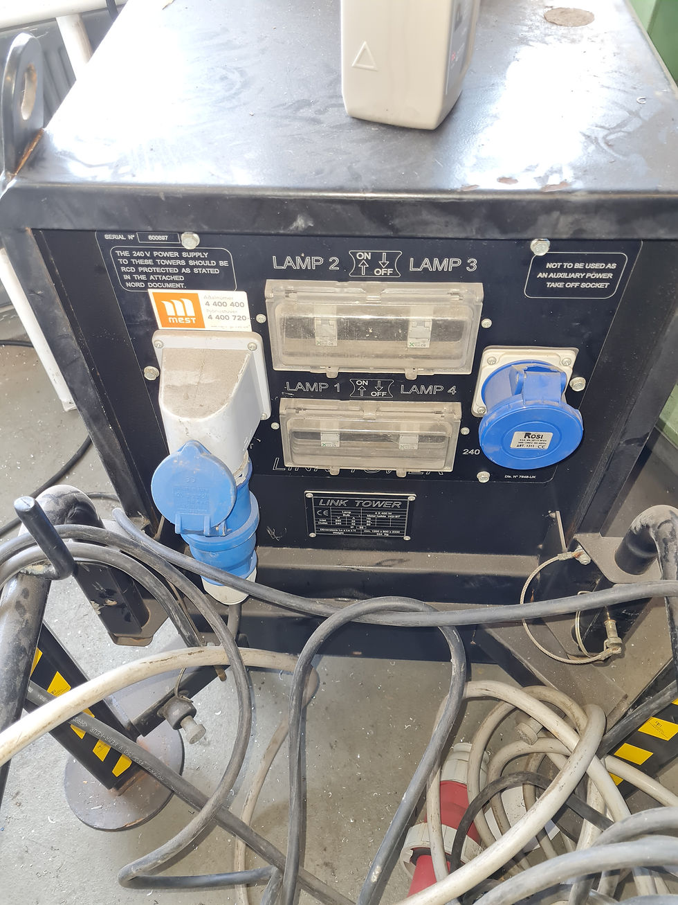 Thumbnail: Selt- Endurnýtt - Öflugt ljósamastur -  4 * 400 wött