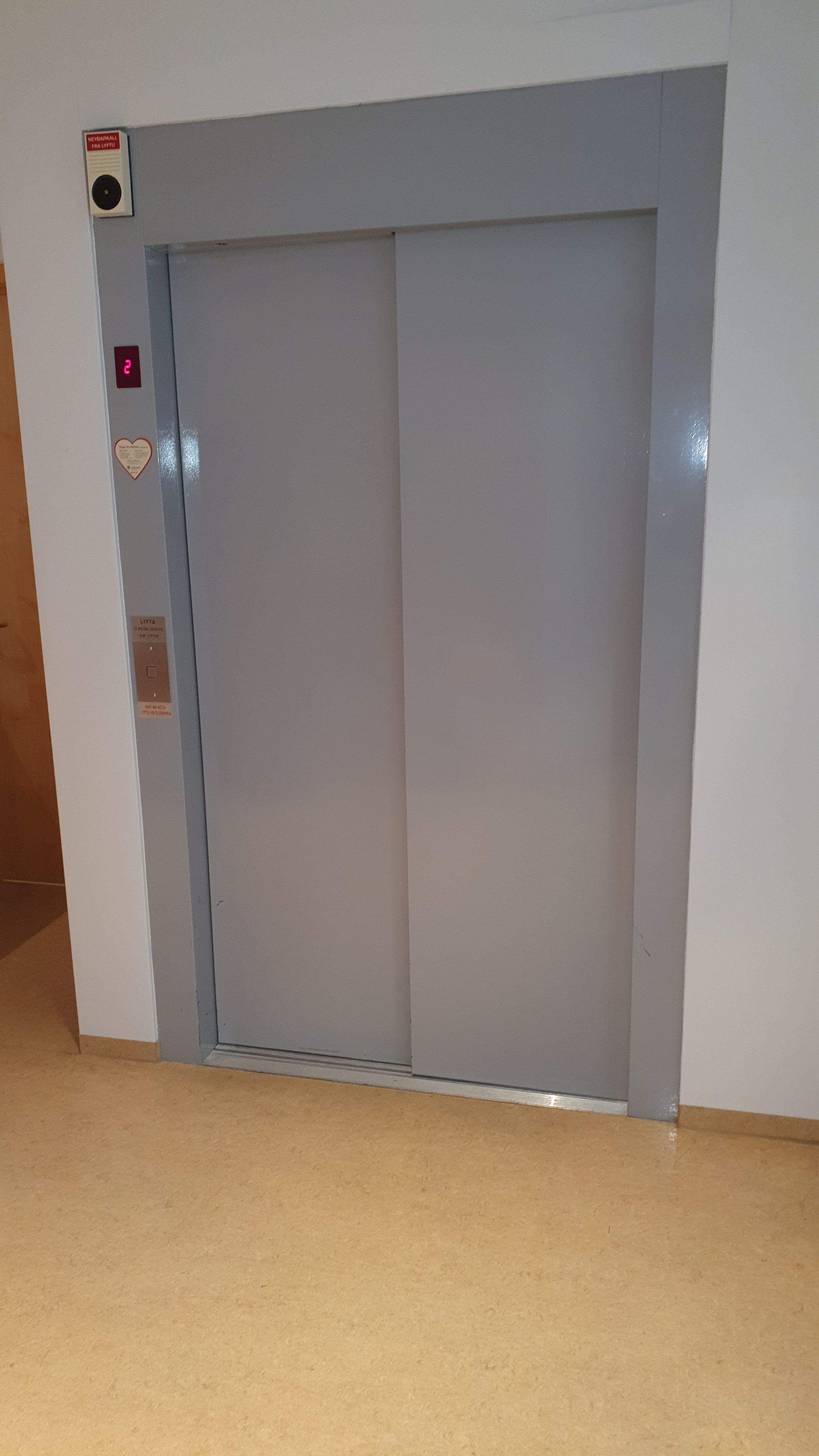 Selt - endurnýtt - Lyfta - til niðurtöku og flutnings