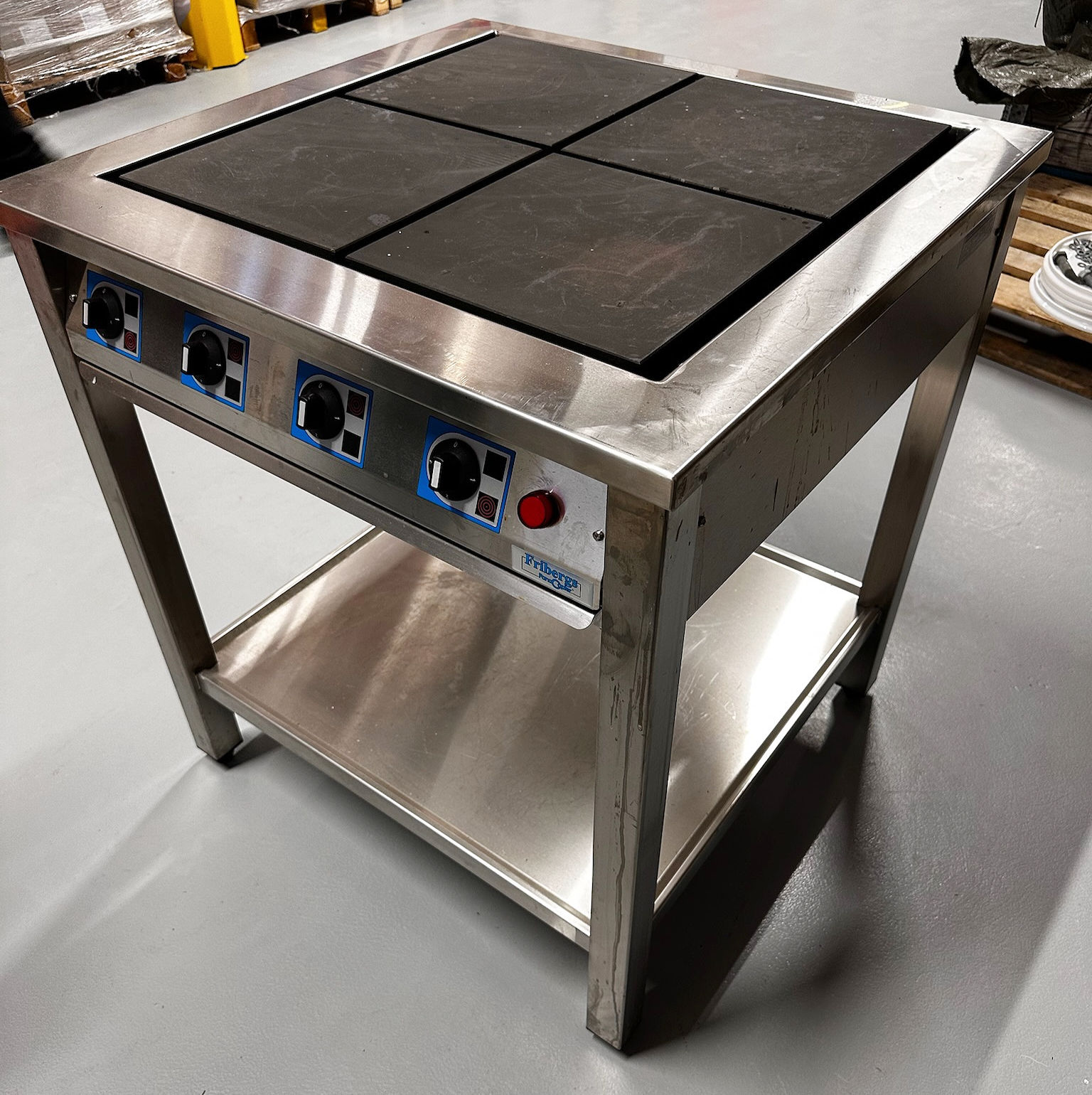 SELT / SOLD Fribergs helluborð, B80 x D77 x H89 sm.(2021)