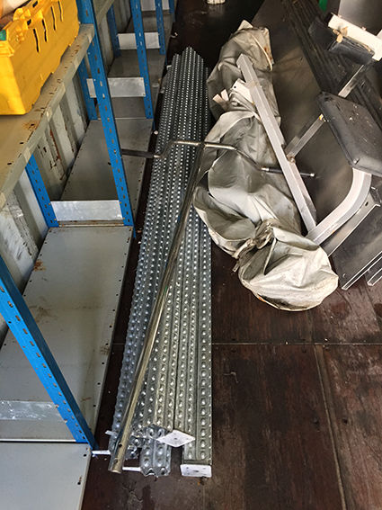 Thumbnail: SELT / SOLD Gámur 17 - 40 fet með hillum - blár ssnr 400304