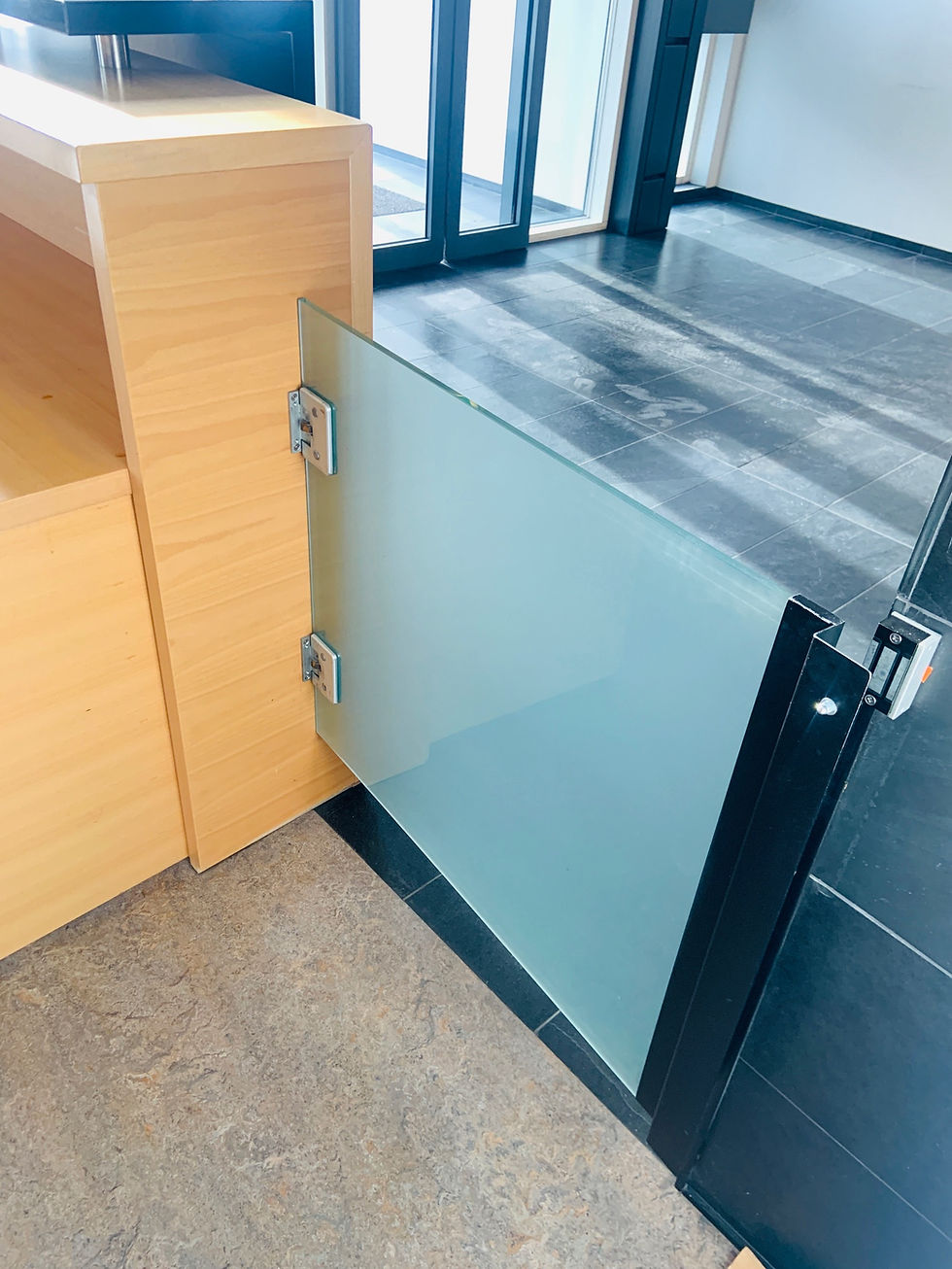 Thumbnail: Selt - Móttökuborð m. aðgangshlið