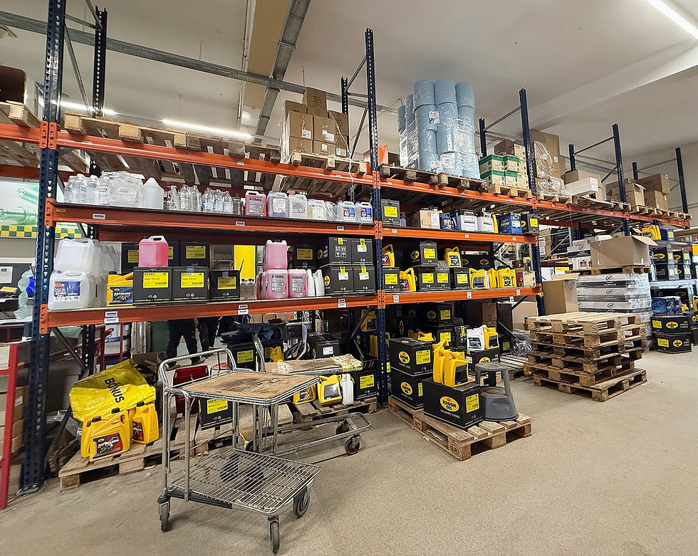 SELT / SOLD Brettarekkar (~11 bil) Hæð 3-4.5m