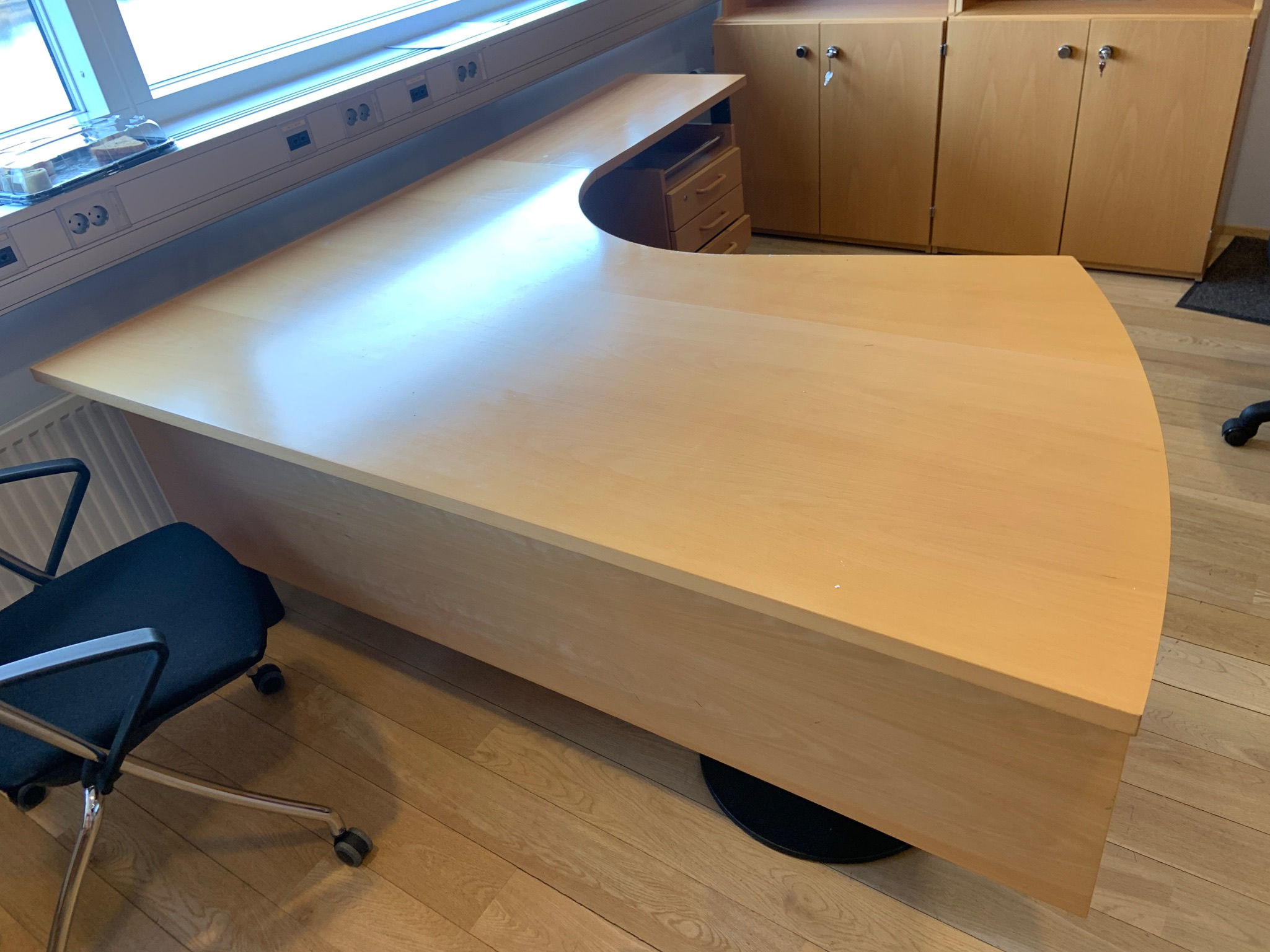 Selt/Endurnýtt-Hornskrifborð 200x180