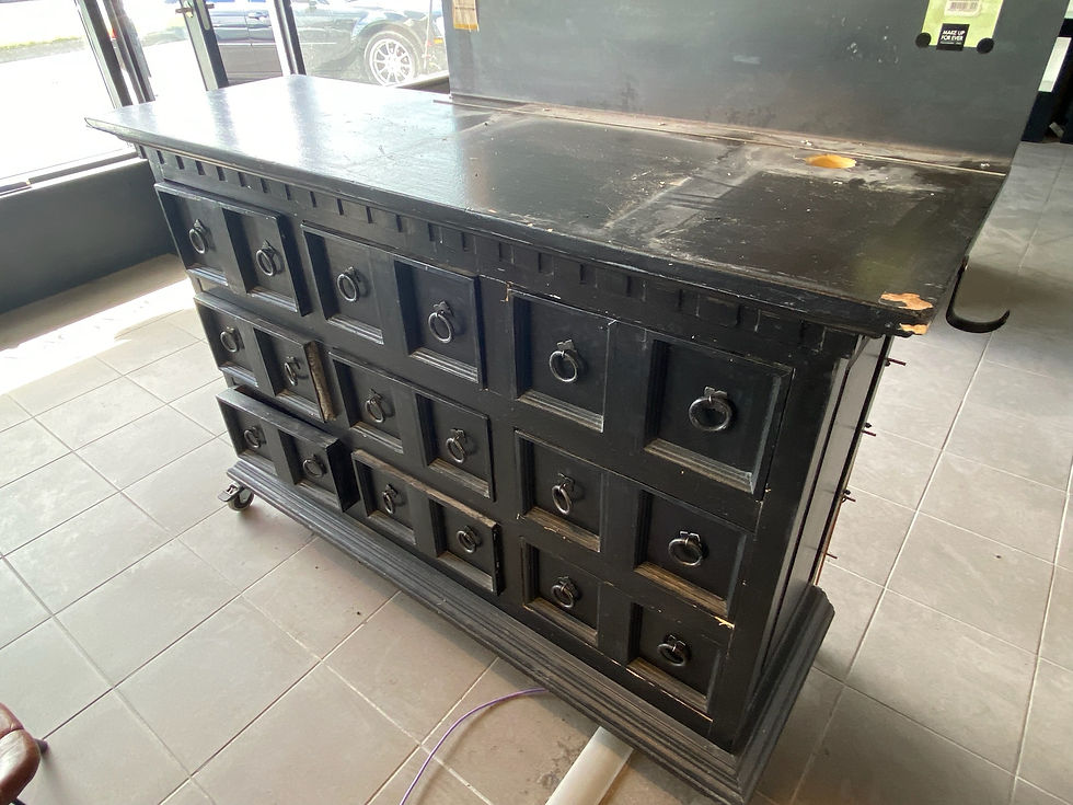 Thumbnail: Selt - sold - Afgreiðsluborð á hjólum