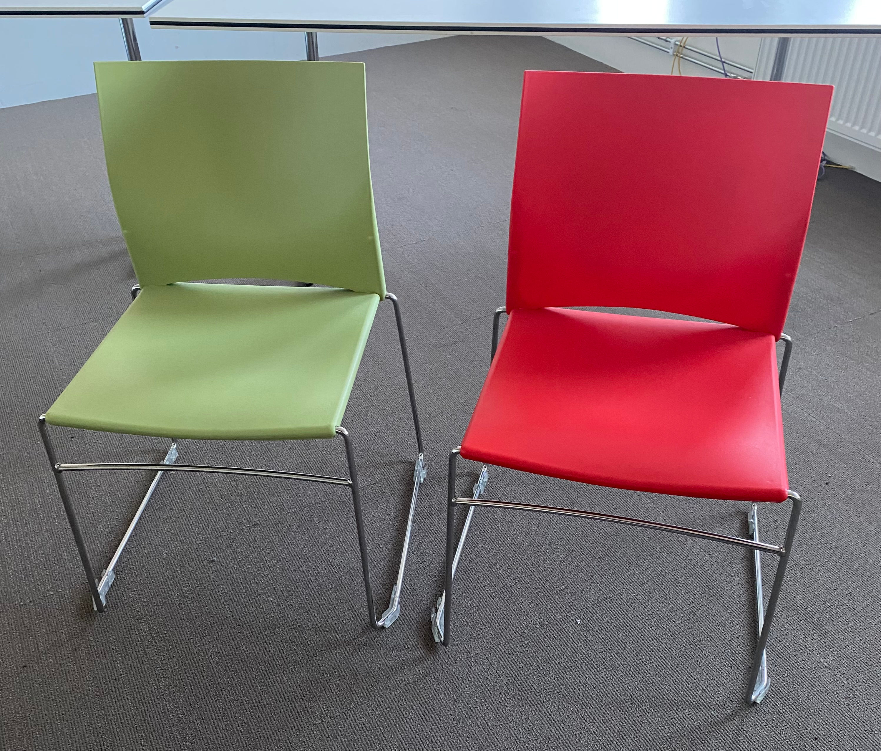 SELT / SOLD Eldhússtólar og hjólavagnar og Kusch felliborð hvít (15) frá P