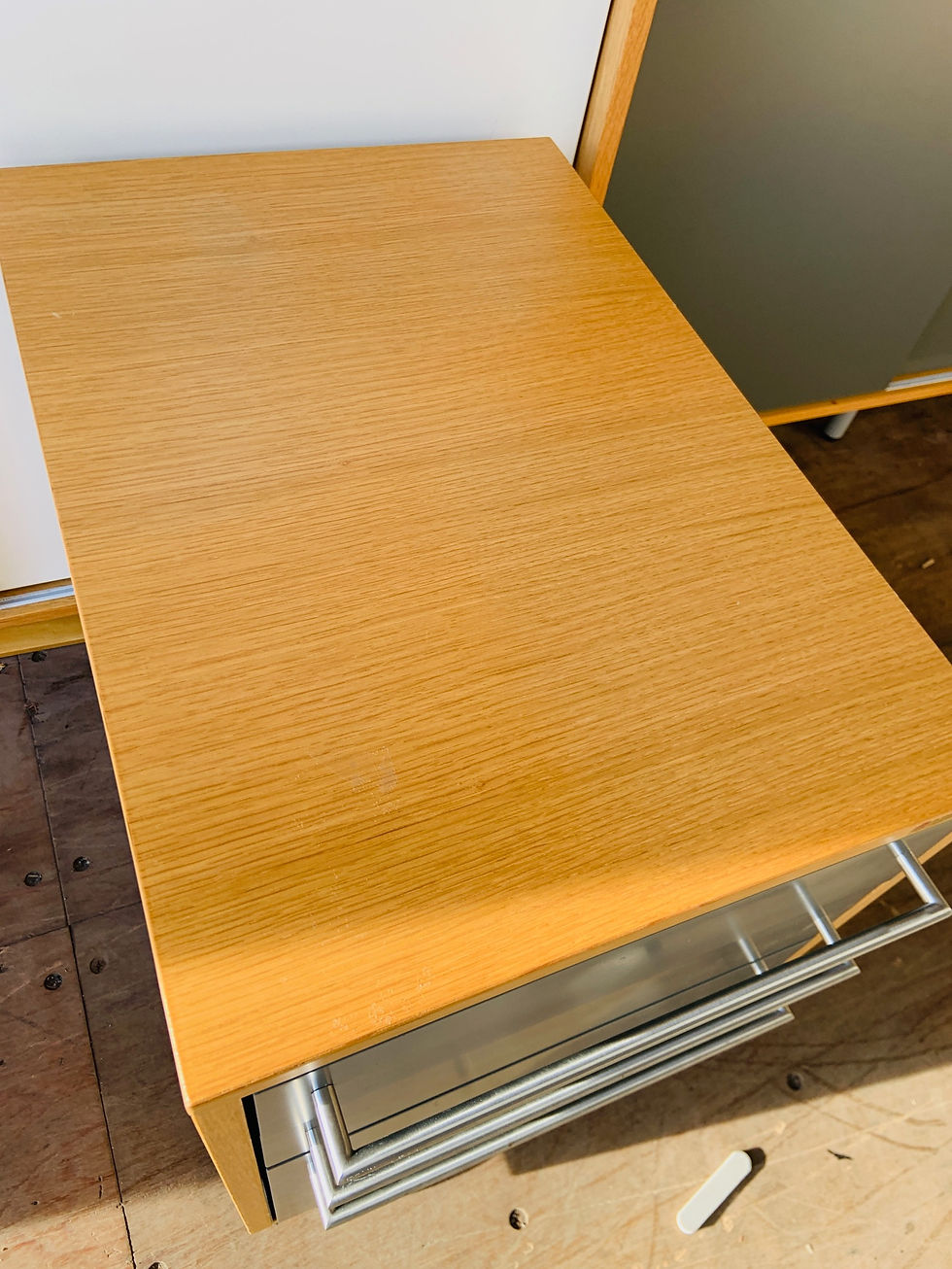 Thumbnail: Selt/Endurnýtt-ÁG skrifborðskálfur eik á hjólum