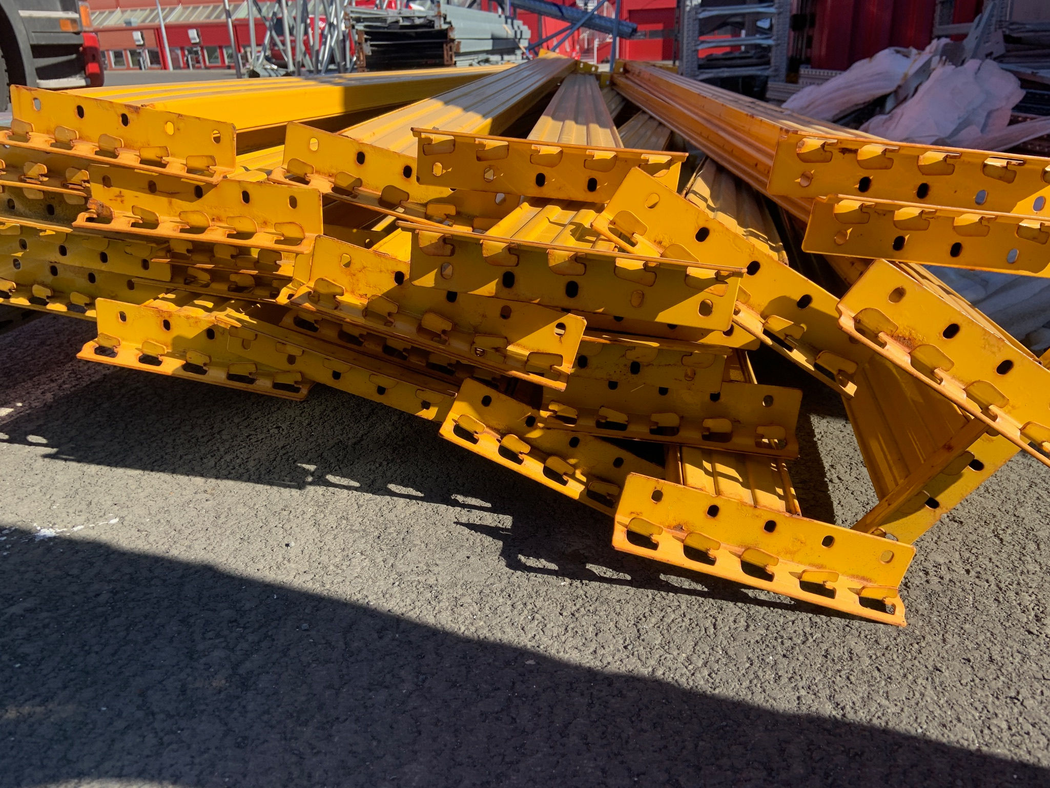 Selt/endurnýtt-Þverbitar - um 26 stk til