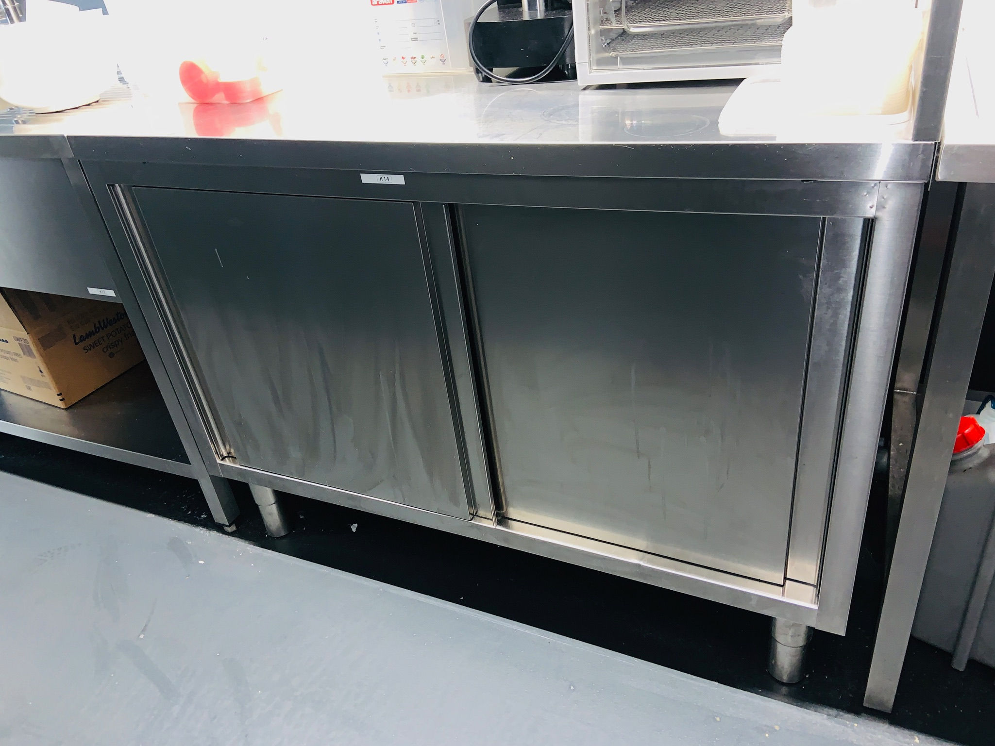 Selt - CombiSteel stálborð m.rennihurðum