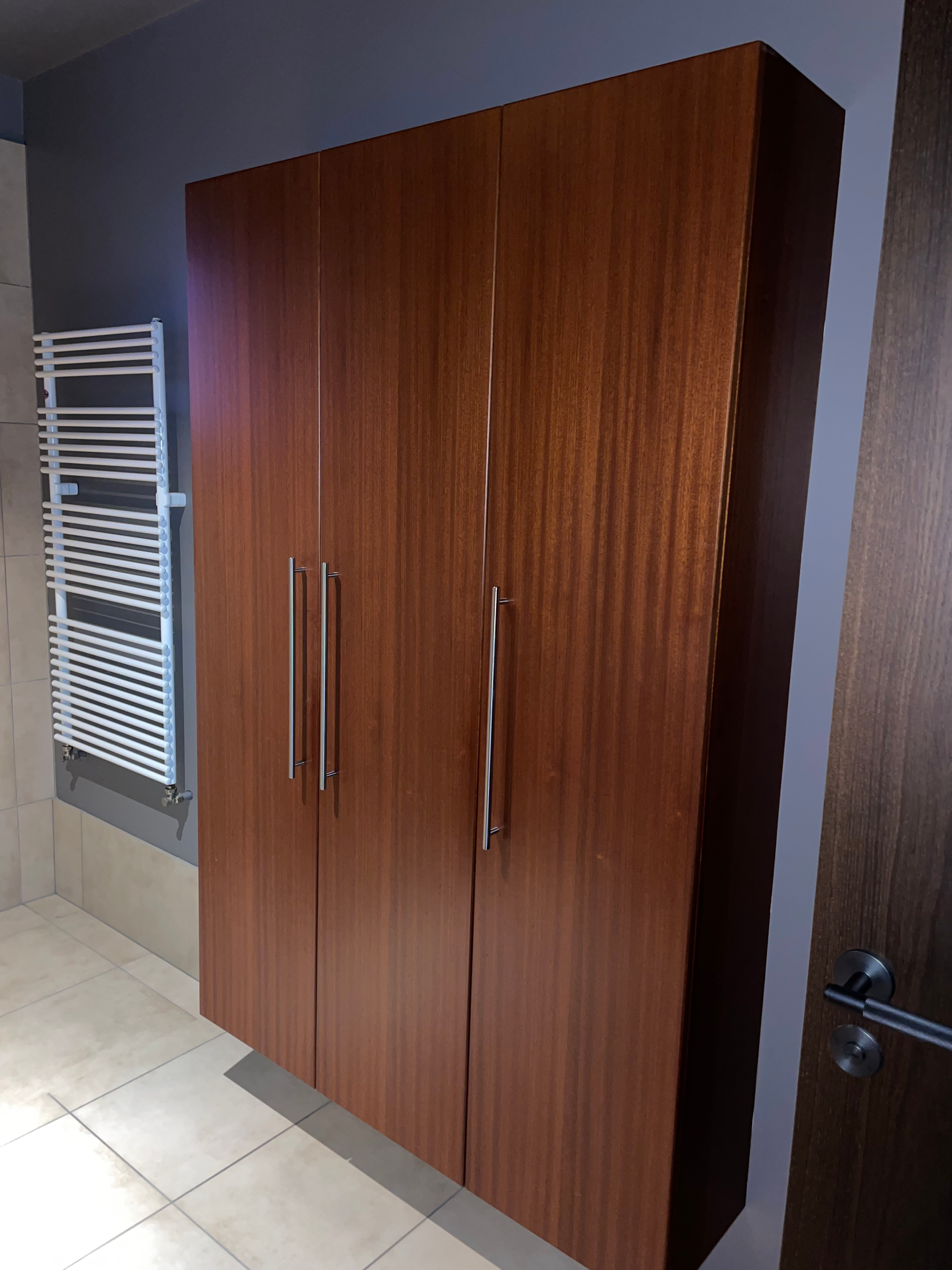 SELT / SOLD fataskápur - sérsmíði Bað niðri skápur - 120 breidd 180 hæð