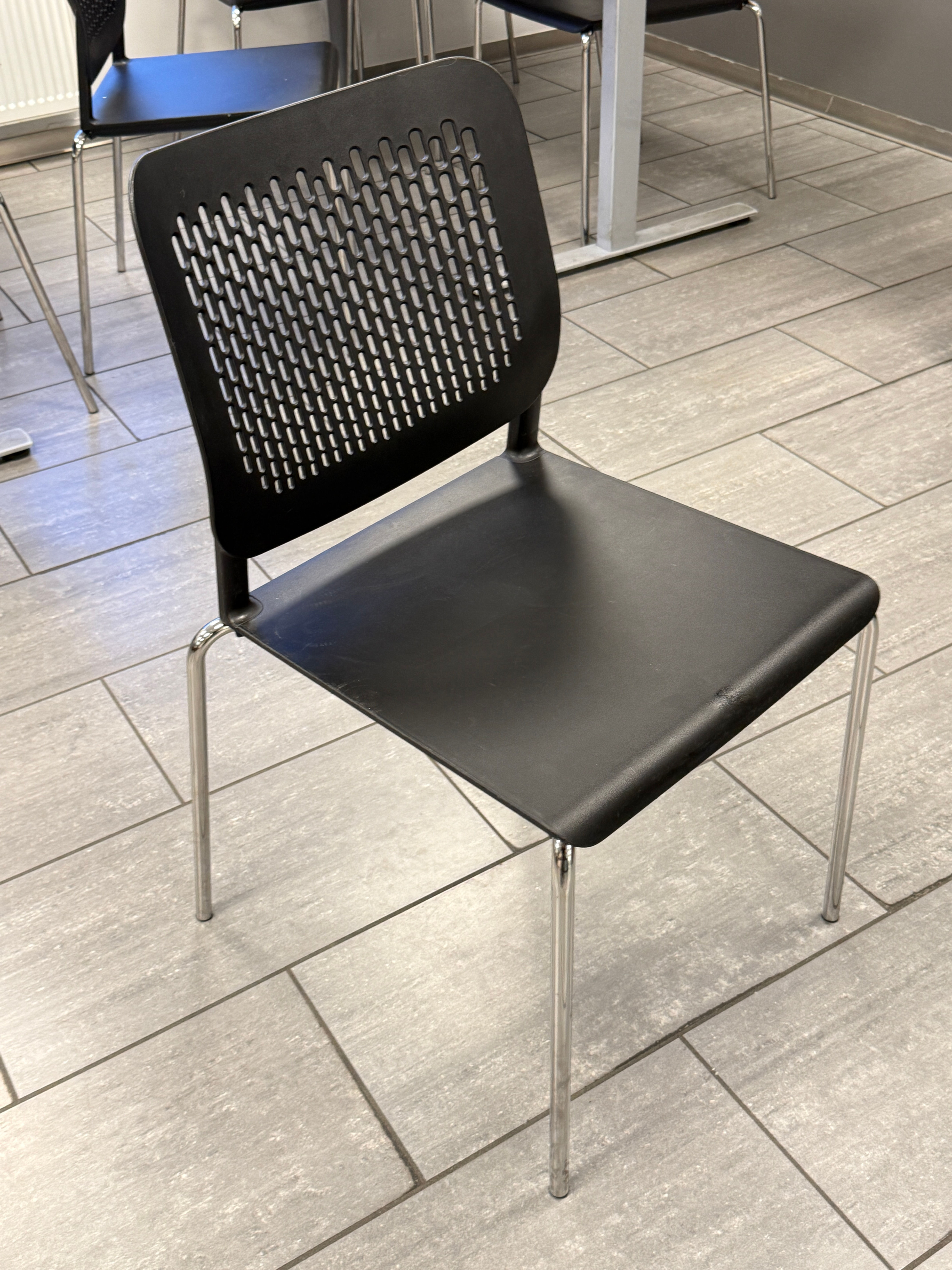 Eldhúsplaststóll svartur frá Á. Guðmundsson alls 11 stk.