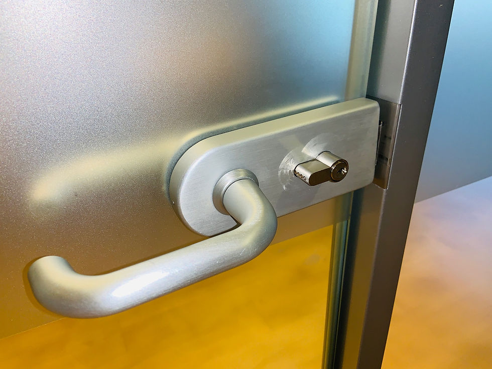 Thumbnail: Selt - Hert gler - glerveggir -glerhurðir 265 sm á hæð