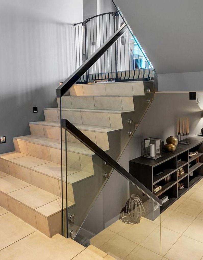 SELT / SOLD - Flott glerhandrið - sérsmíði - 200x107 er á þrjá palla