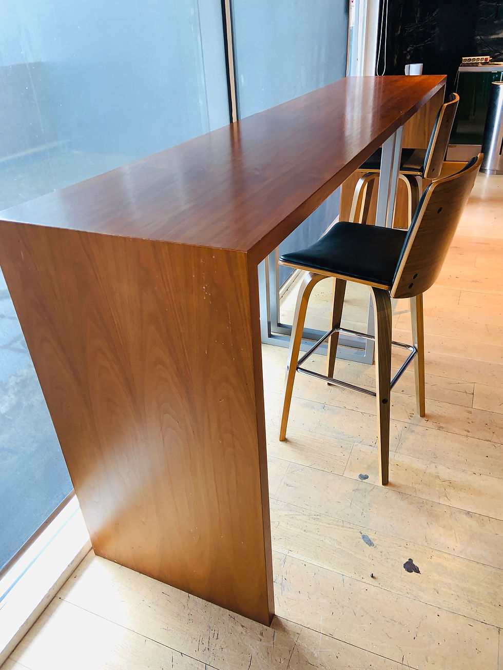 Thumbnail: Selt - Vandað borð og barstólar frá Syrusson