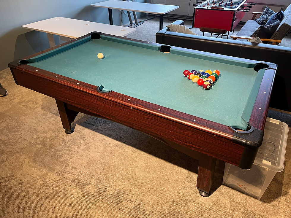 Thumbnail: SELT / SOLD Flott Buffalo poolborð ásamt kjuðum