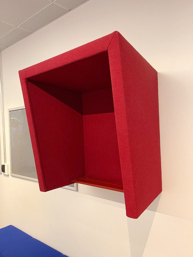 SELT / SOLD Símaklefi hljóðeinangrandi tau á vegg