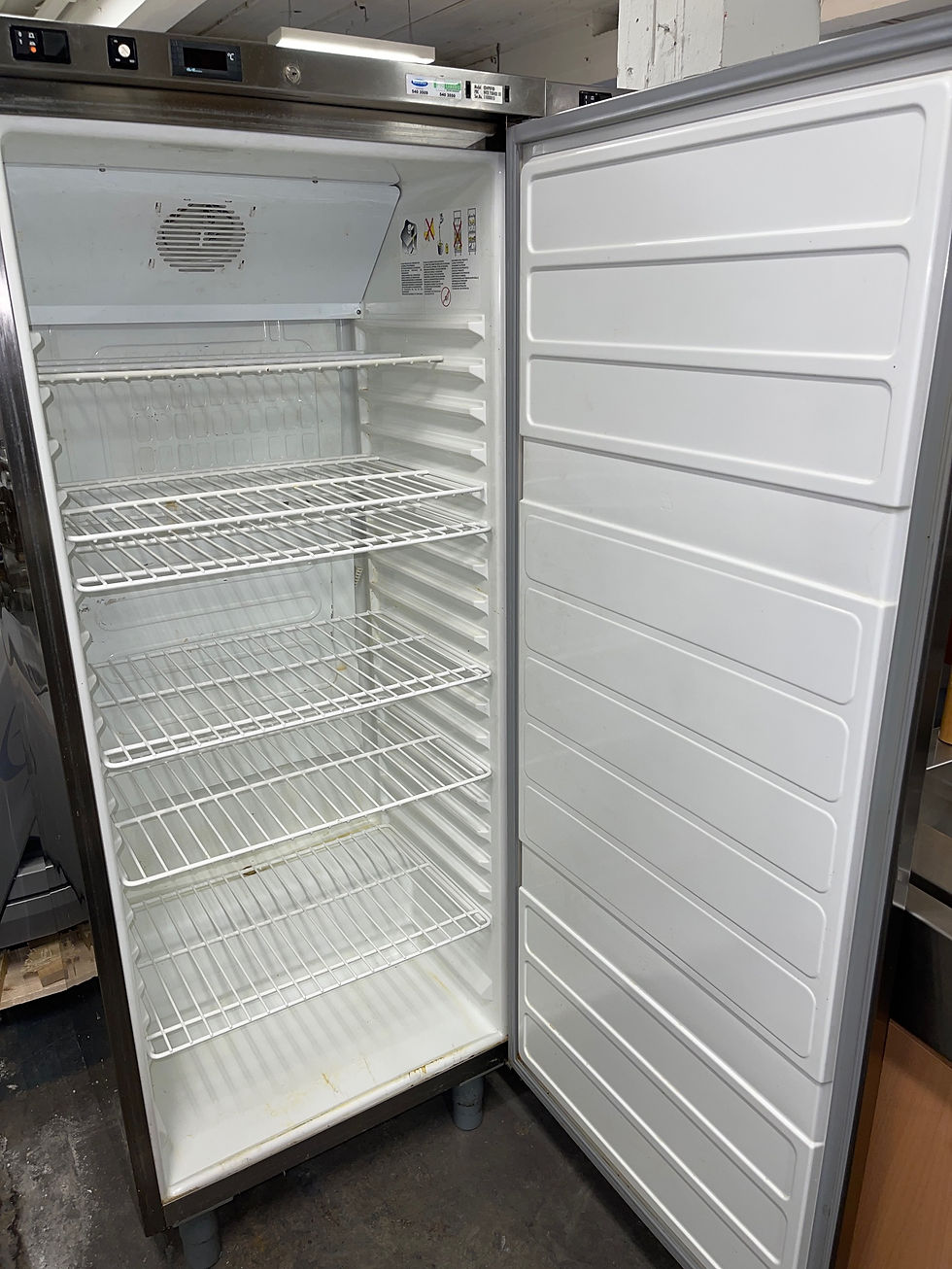 Thumbnail: Selt - Zanussi kæliskápur 400 L