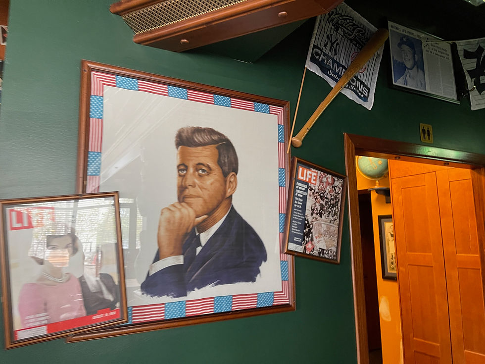 Thumbnail: SELT / SOLD Yfir 200 hlutir - Treyjur-hattar-poolkjuðar og kúlur