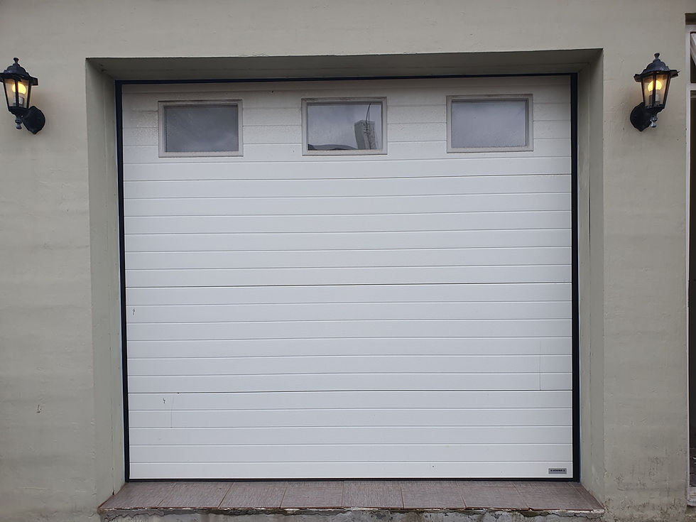 Thumbnail: SELT / SOLD Vönduð Héðins bílskúrshurð  - 260cm breidd x 232cm hæð pnr. 220