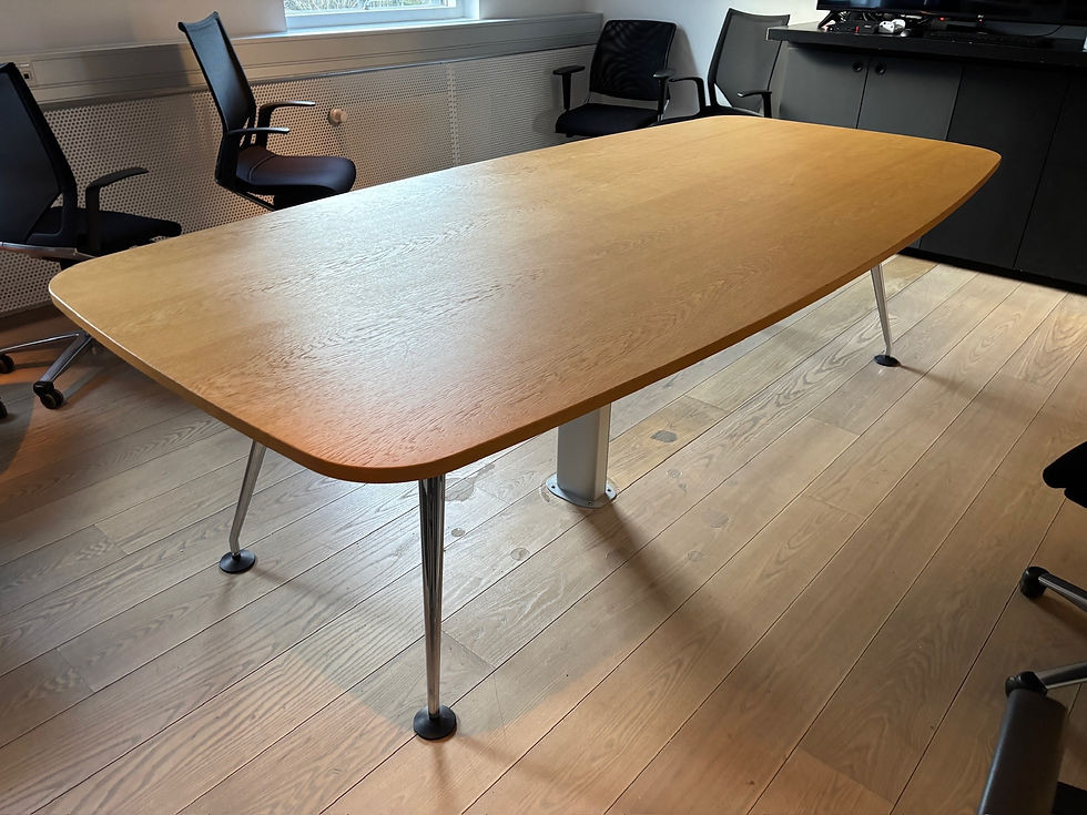 Vitra fundarborð frá Pennanum, B260xD120sm.