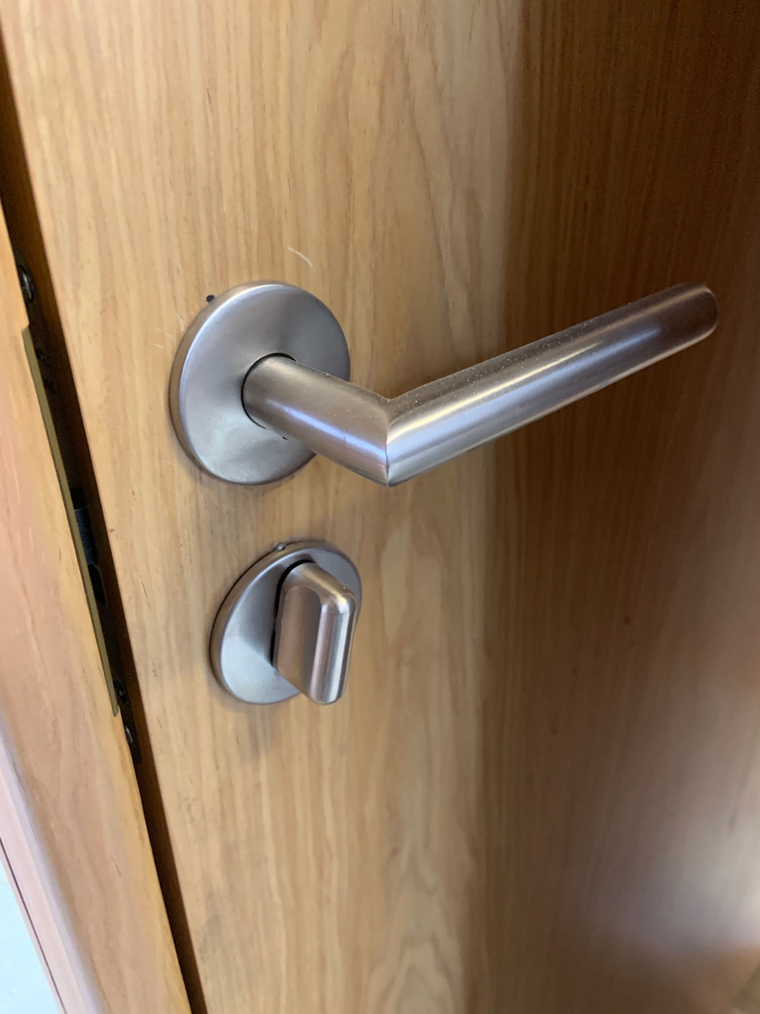 Selt/Endurnýtt-Hurð m.karm - 2 stk til.