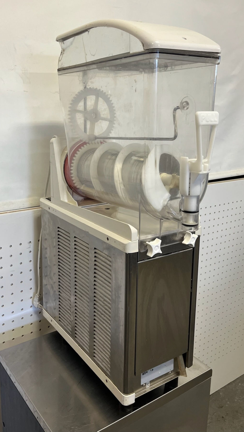 SELT / SOLD Krapvél, H88 x B55,5 x D28 sm.