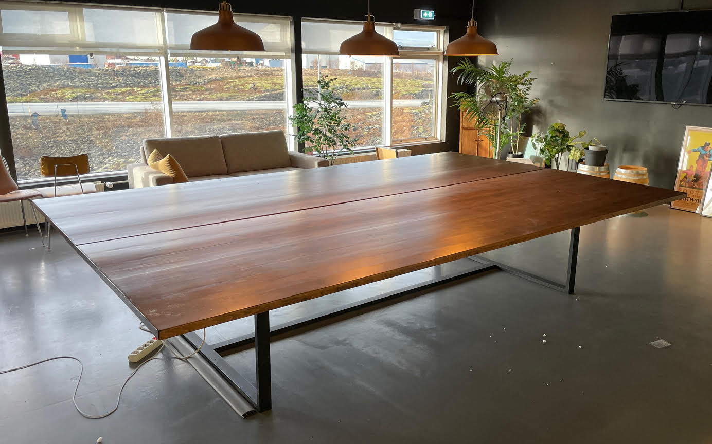 Fundarborð / borðstofuborð frá Happie Furniture, íslensk hönnun, L350xB2