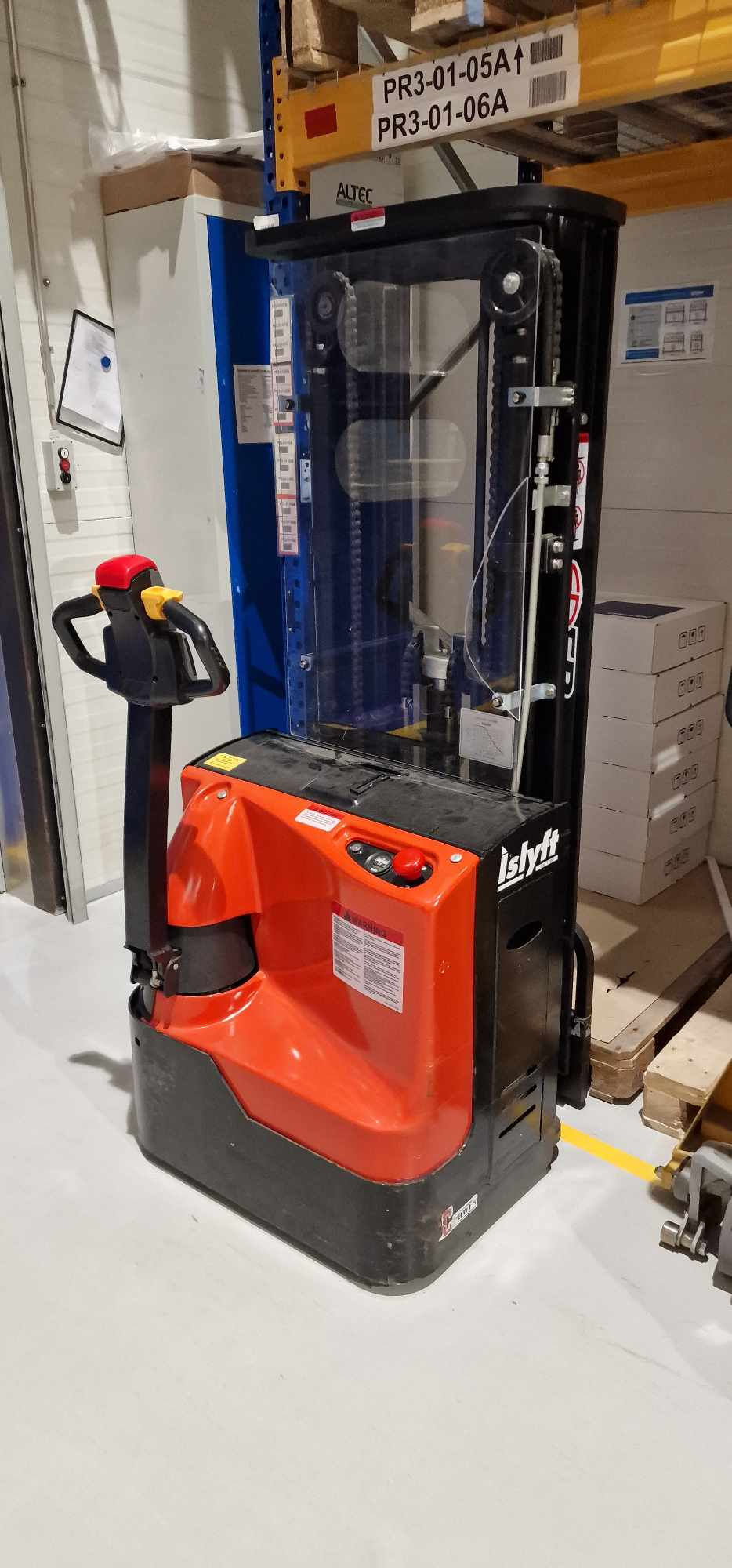 SELT / SOLD - Staflari - lyftari - EP Equipment - ÍSLYFT 2017